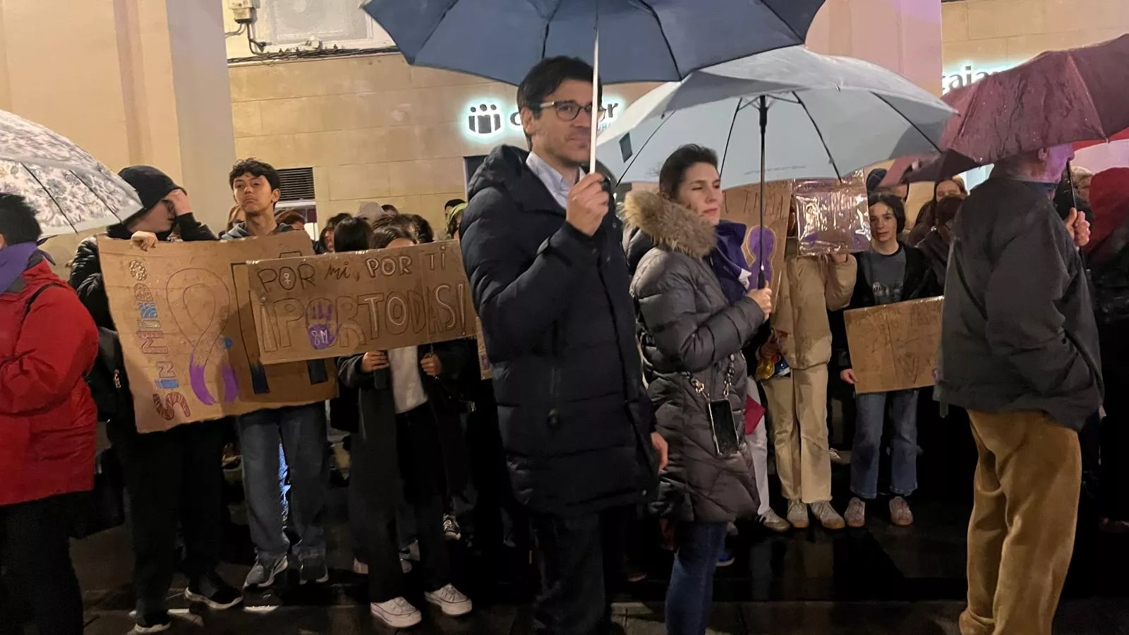 Manifestación que ha recorrido las calles de Huesca en el 8M. Foto Mercedes Manterola
