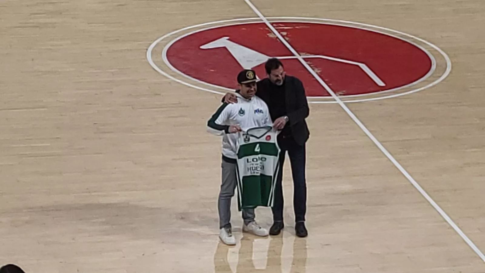 Homenaje del Peñas a Jesús Pena por sus 10 años de animación