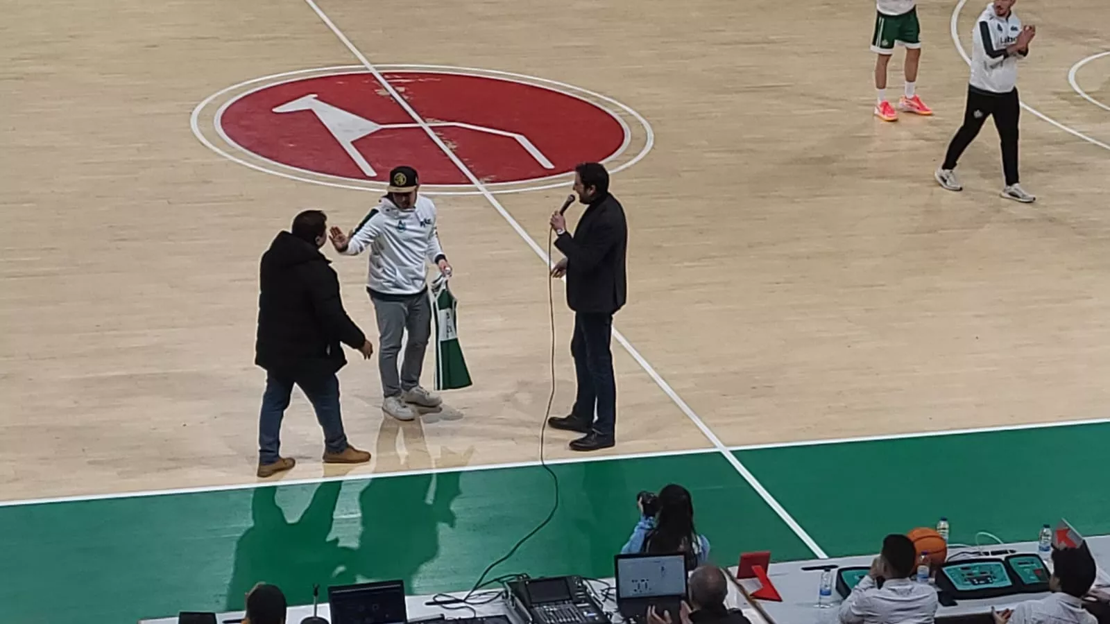 Homenaje del Peñas a Jesús Pena por sus 10 años de animación