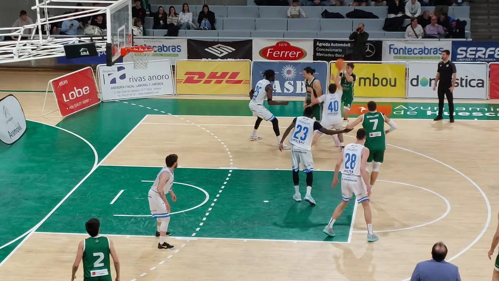 Lanzamiento triple de Figueroa para Lobe Huesca la Magia