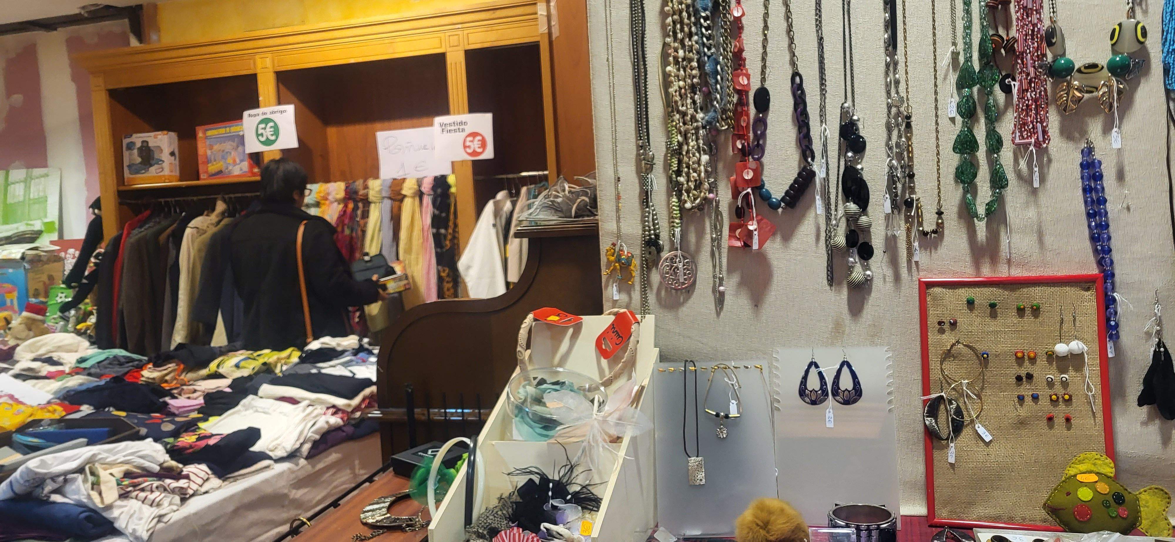 Mercadillo de Navidad de la Asociación Contra el Cáncer de Huesca. Foto Myriam Martínez 