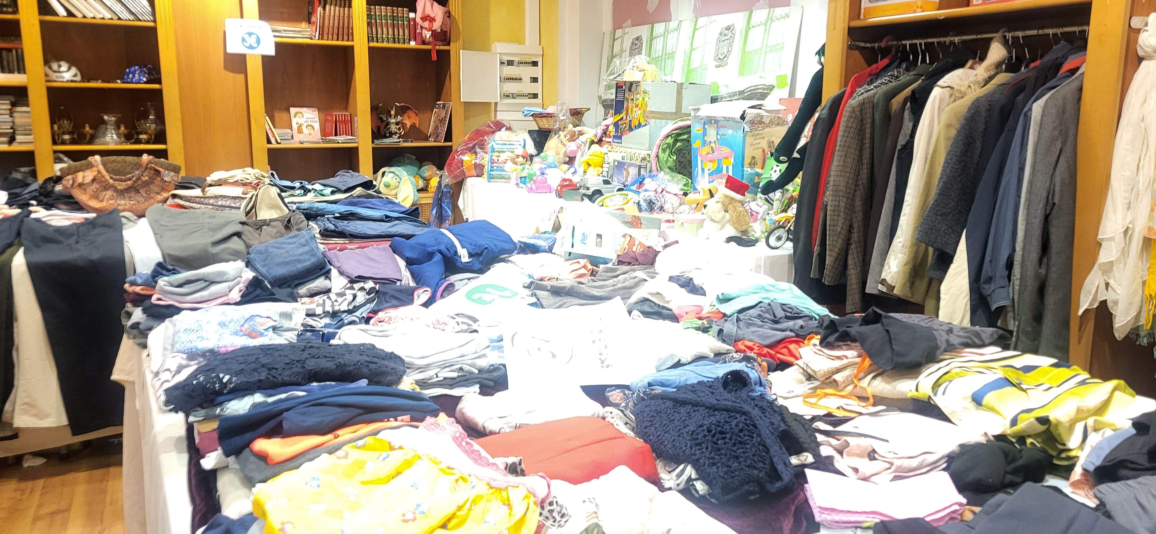 Mercadillo de Navidad de la Asociación Contra el Cáncer de Huesca. Foto Myriam Martínez 