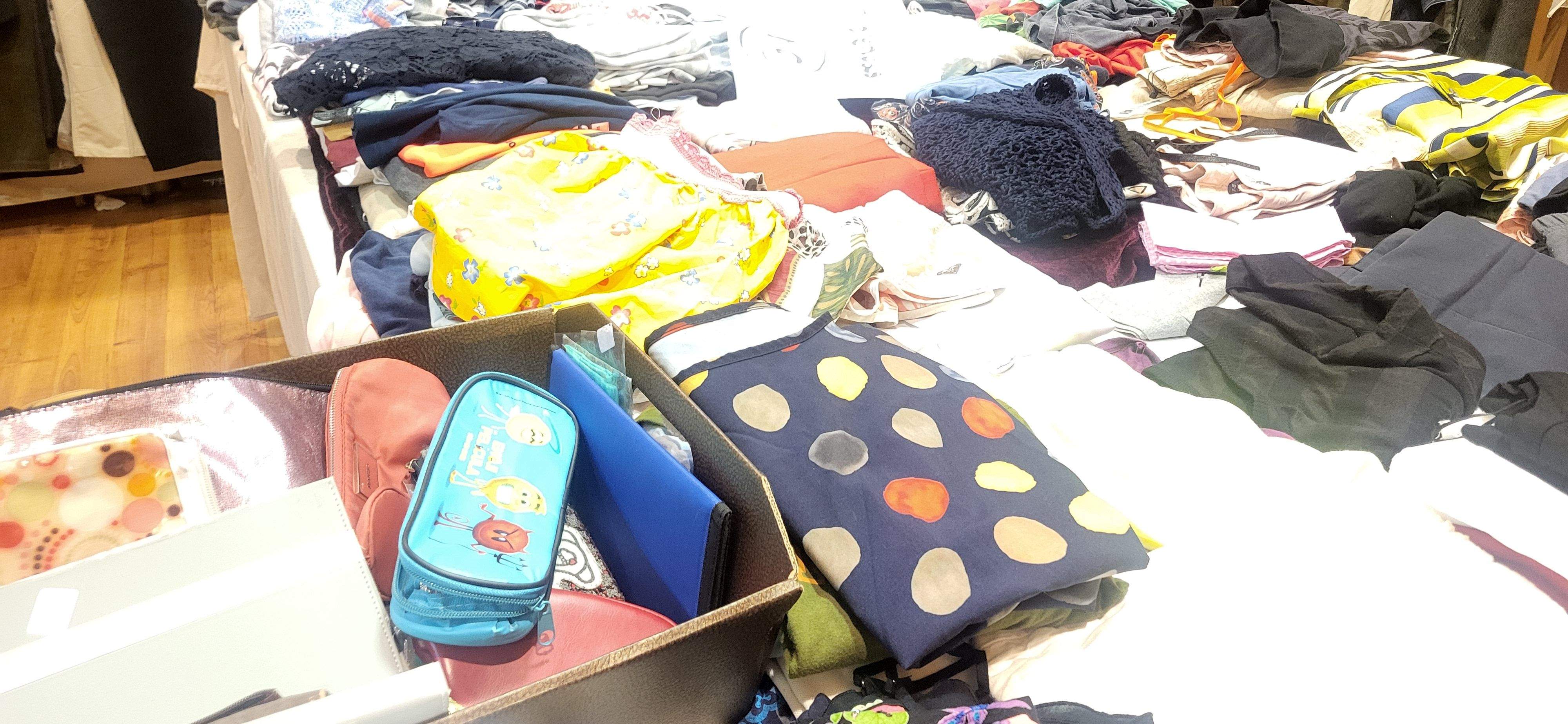 Mercadillo de Navidad de la Asociación Contra el Cáncer de Huesca. Foto Myriam Martínez 