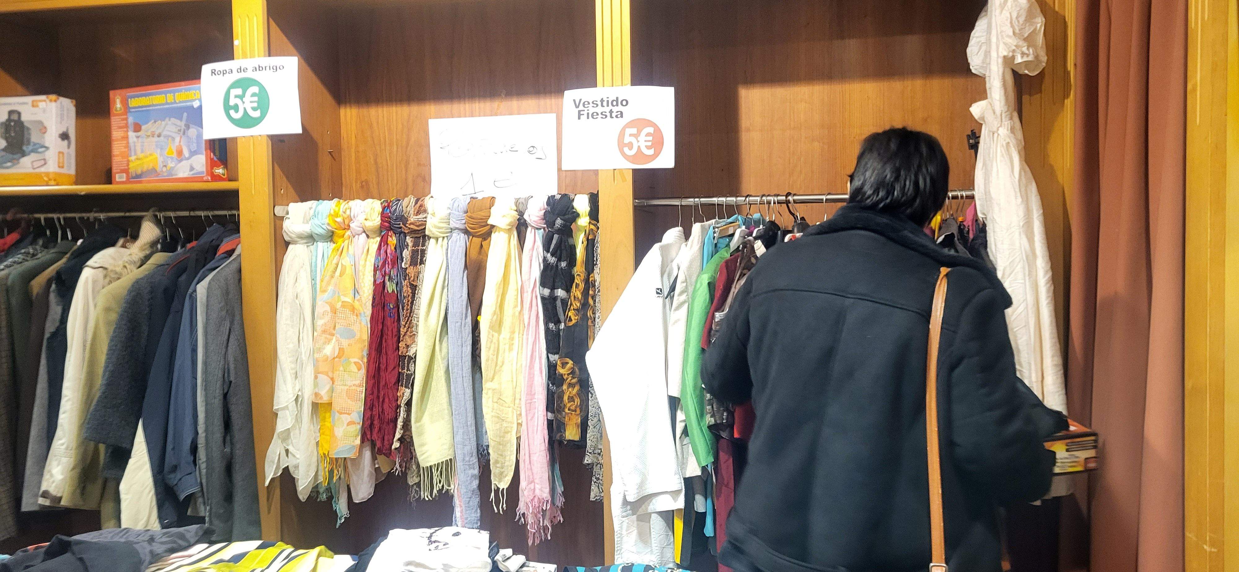 Mercadillo de Navidad de la Asociación Contra el Cáncer de Huesca. Foto Myriam Martínez 