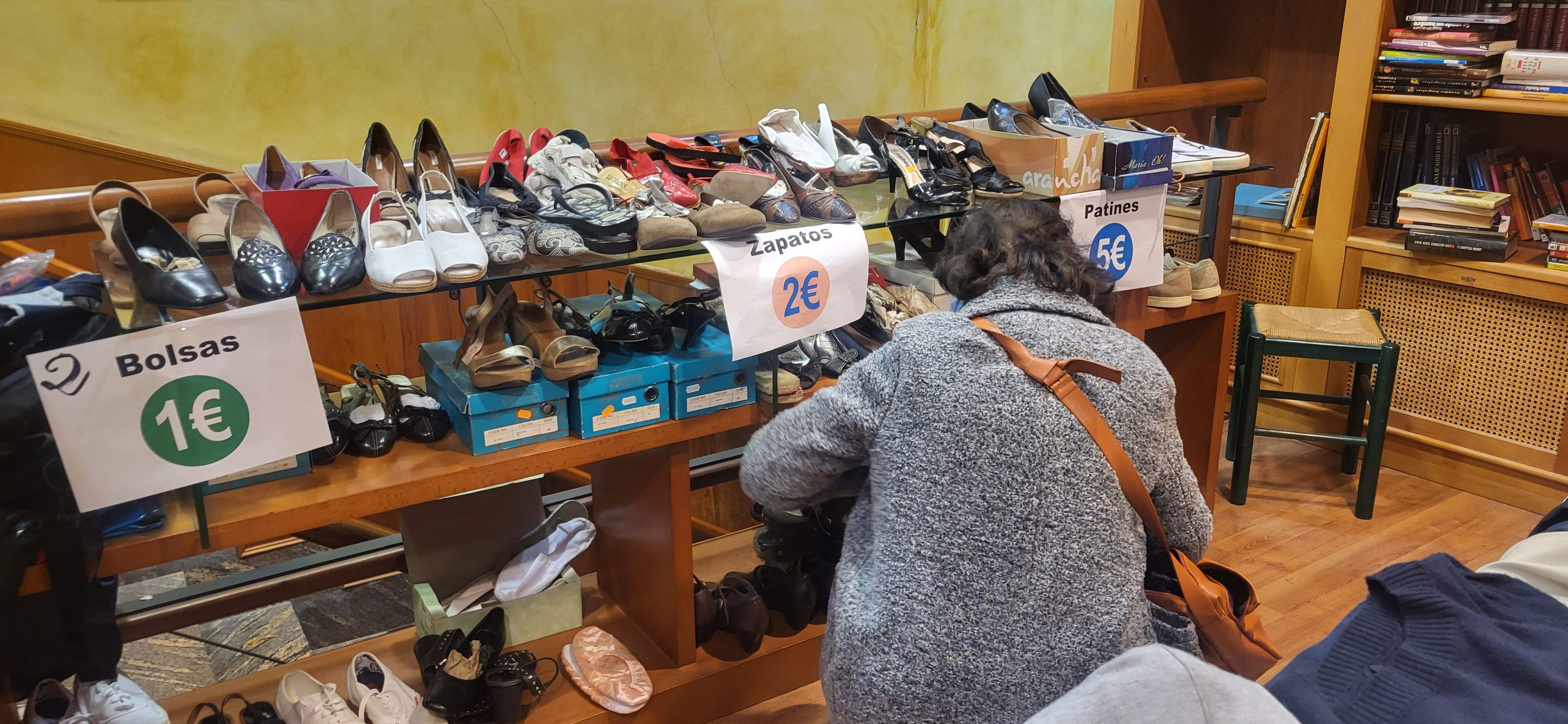 Mercadillo de Navidad de la Asociación Contra el Cáncer de Huesca. Foto Myriam Martínez 