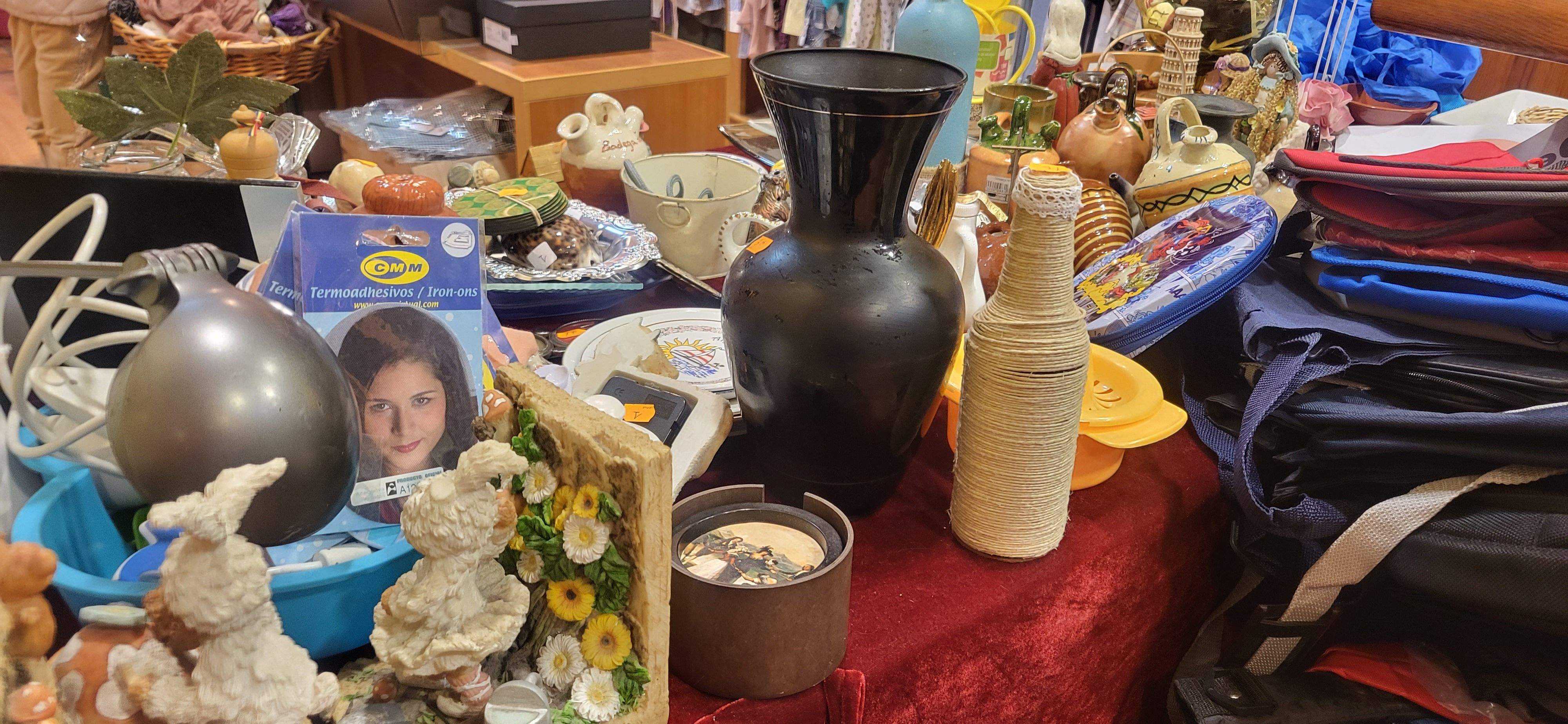Mercadillo de Navidad de la Asociación Contra el Cáncer de Huesca. Foto Myriam Martínez 