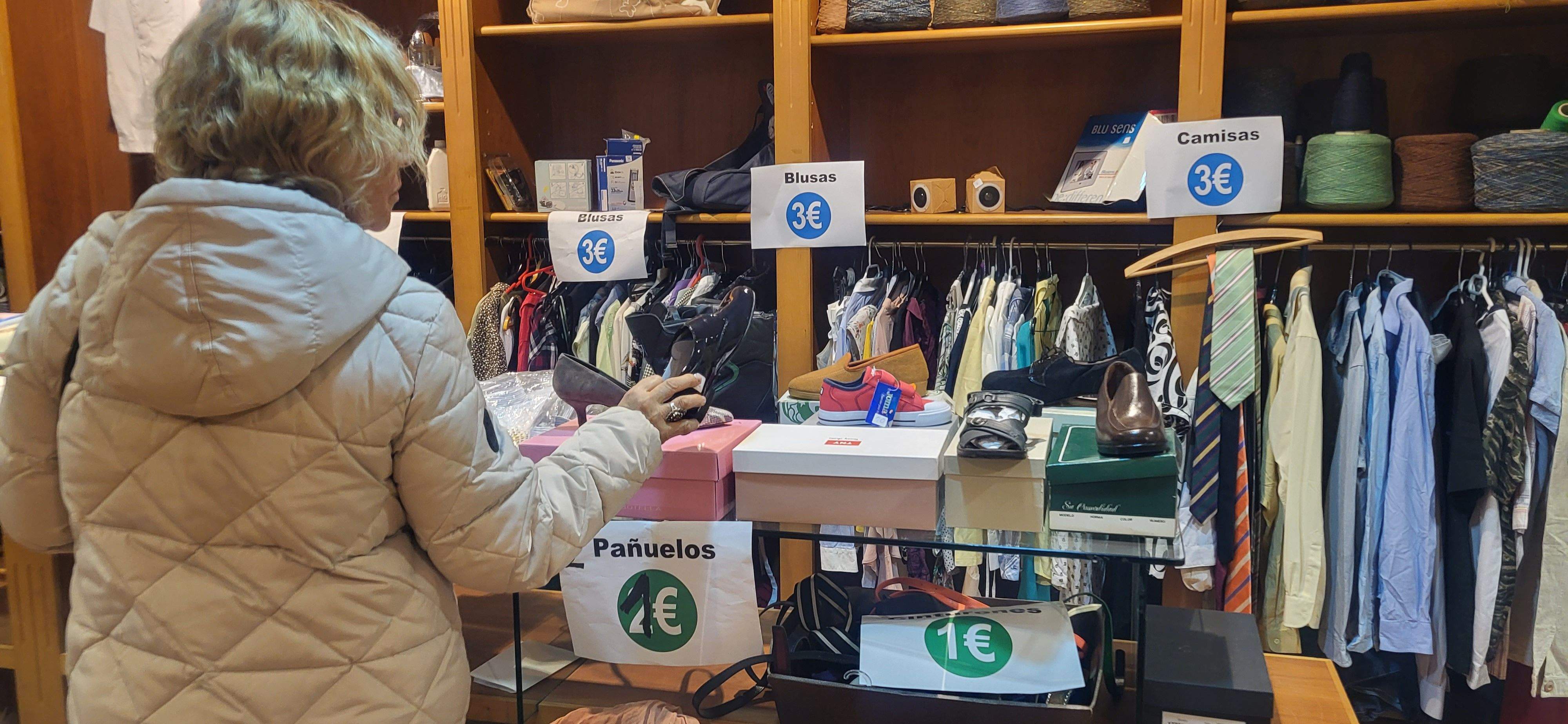 Mercadillo de Navidad de la Asociación Contra el Cáncer de Huesca. Foto Myriam Martínez 