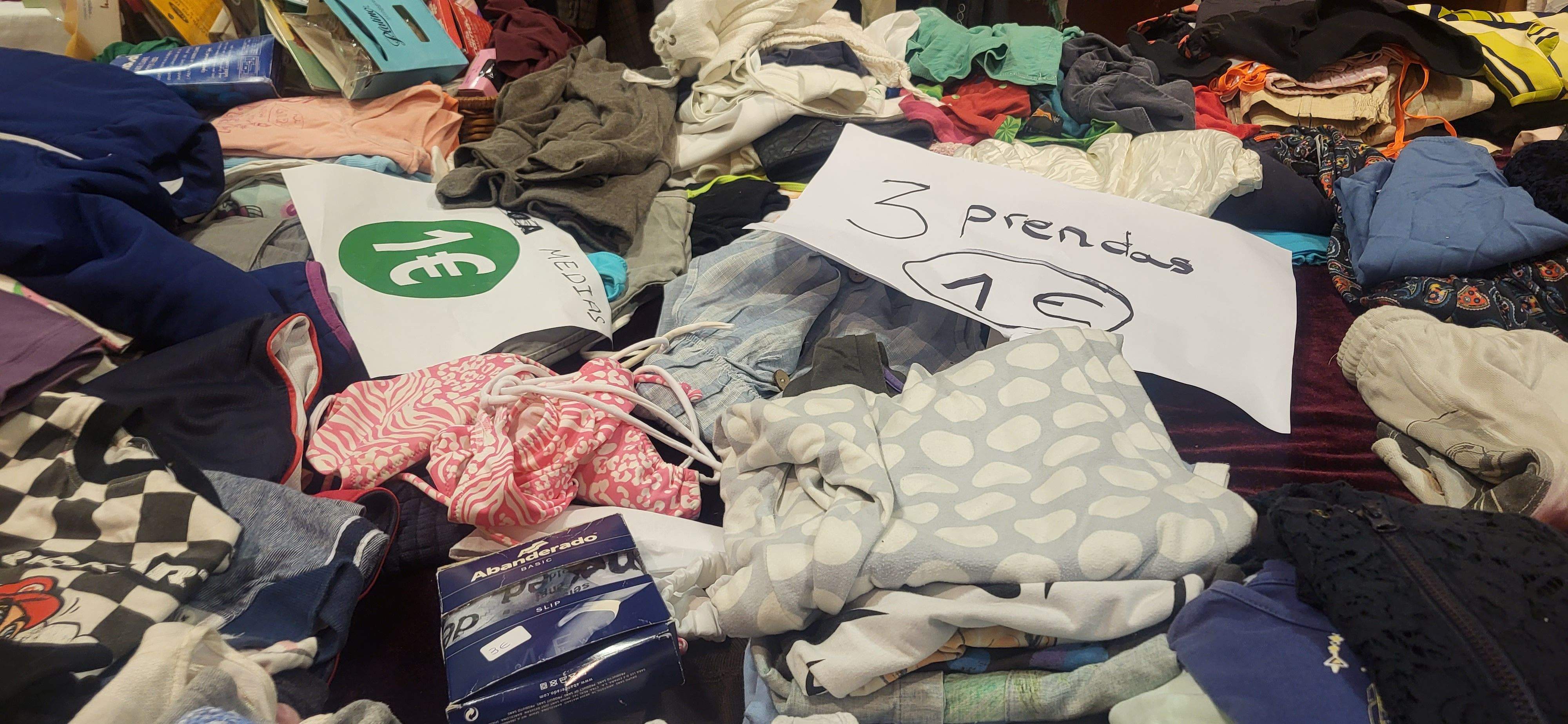 Mercadillo de Navidad de la Asociación Contra el Cáncer de Huesca. Foto Myriam Martínez 