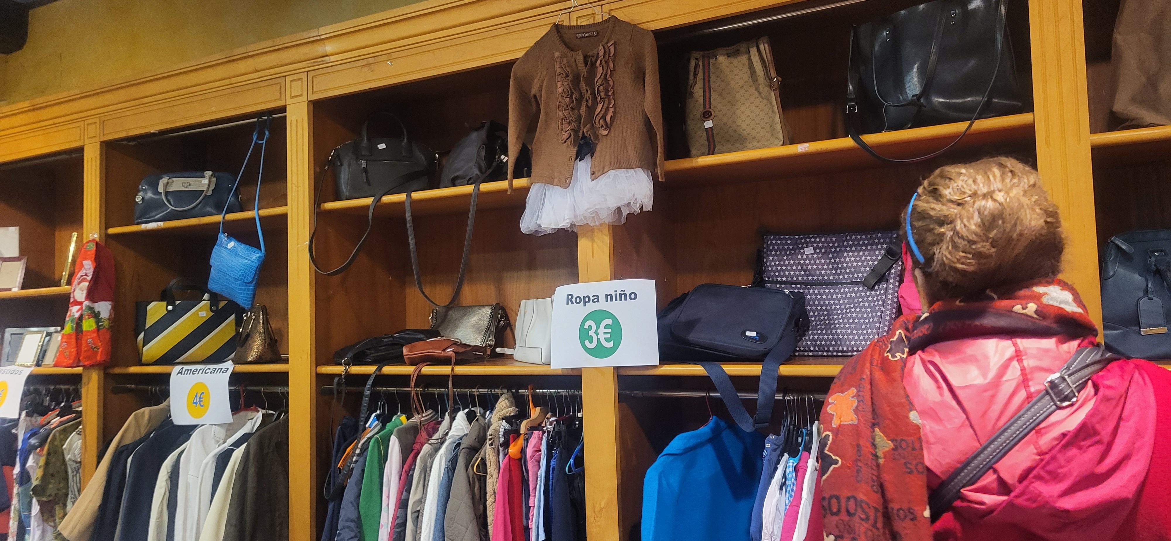 Mercadillo de Navidad de la Asociación Contra el Cáncer de Huesca. Foto Myriam Martínez 