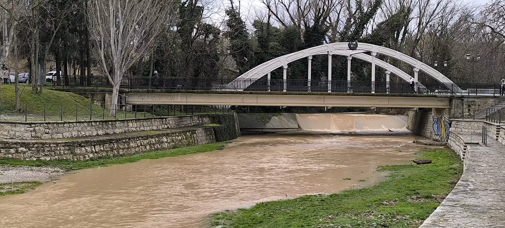 El río Isuela, a su paso por el Puente de San Miguel. Foto Joaquín Santafé