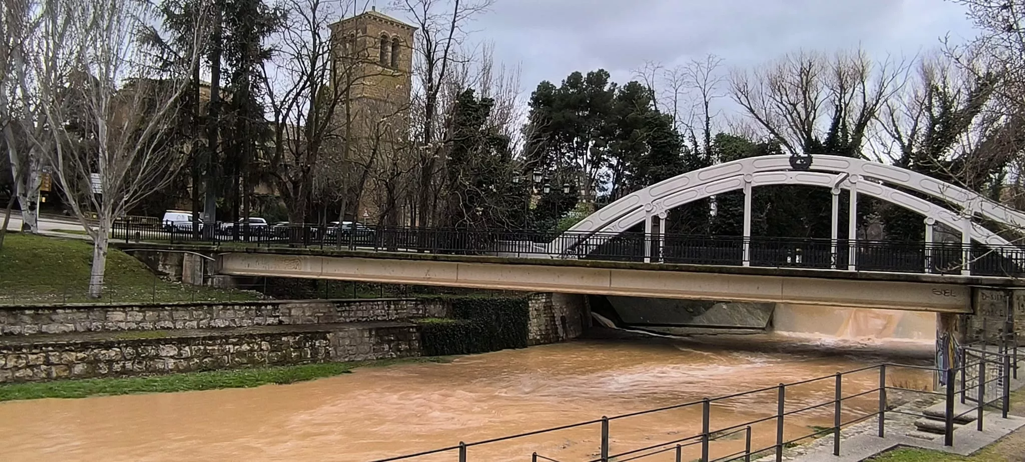 El río Isuela, a su paso por el Puente de San Miguel. Foto Joaquín Santafé