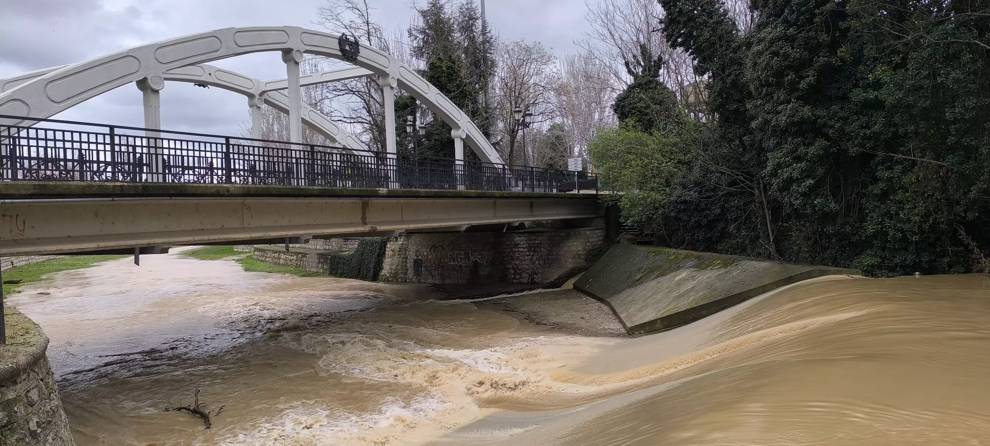 El río Isuela, a su paso por el Puente de San Miguel. Foto Joaquín Santafé
