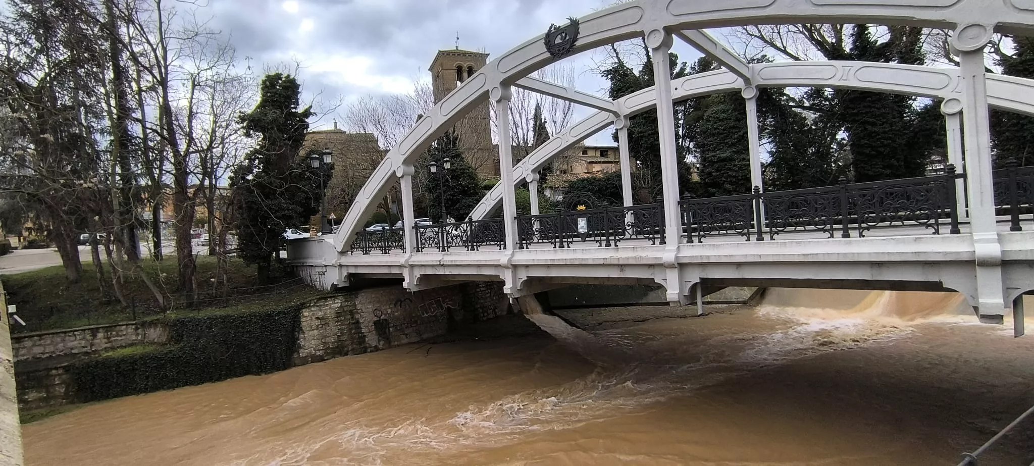 El río Isuela, a su paso por el Puente de San Miguel. Foto Joaquín Santafé
