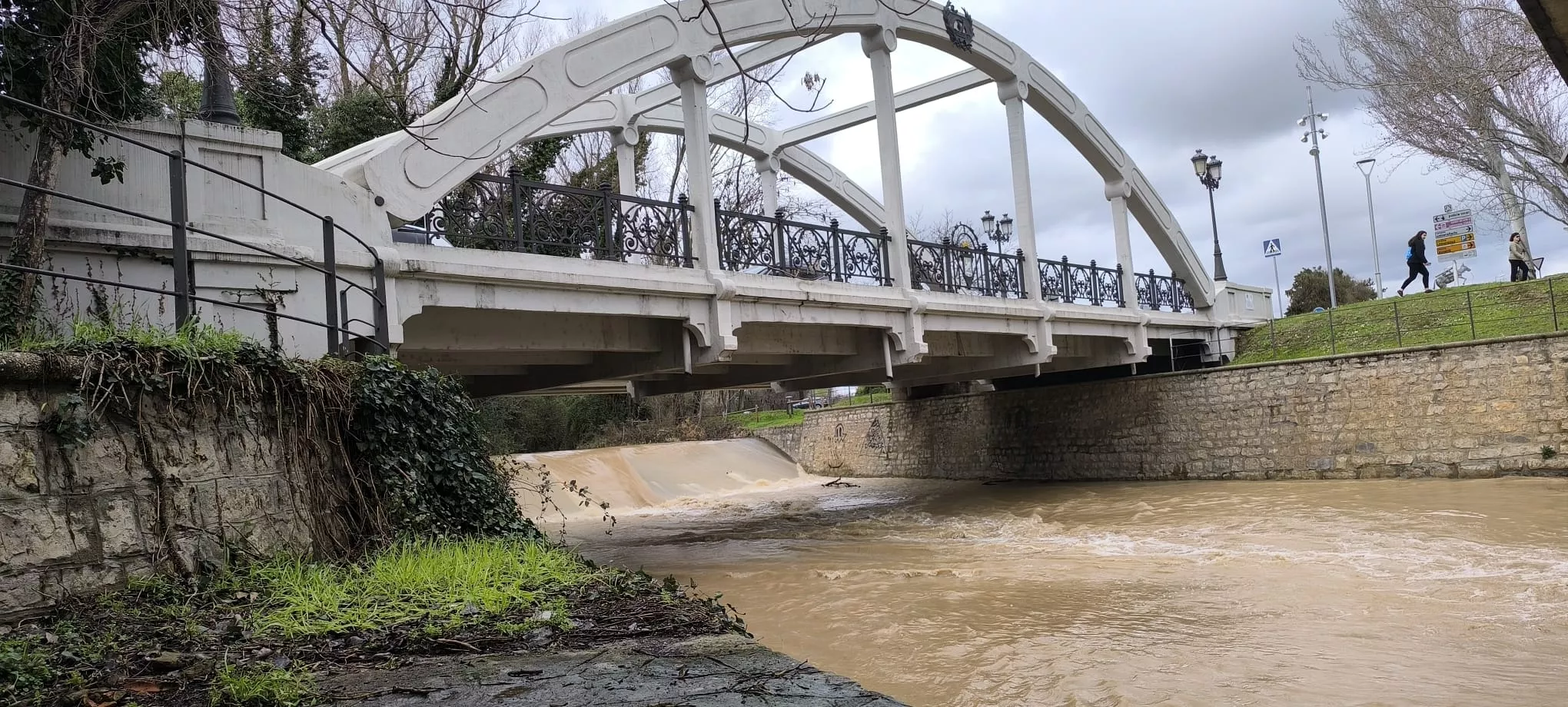 El río Isuela, a su paso por el Puente de San Miguel. Foto Joaquín Santafé
