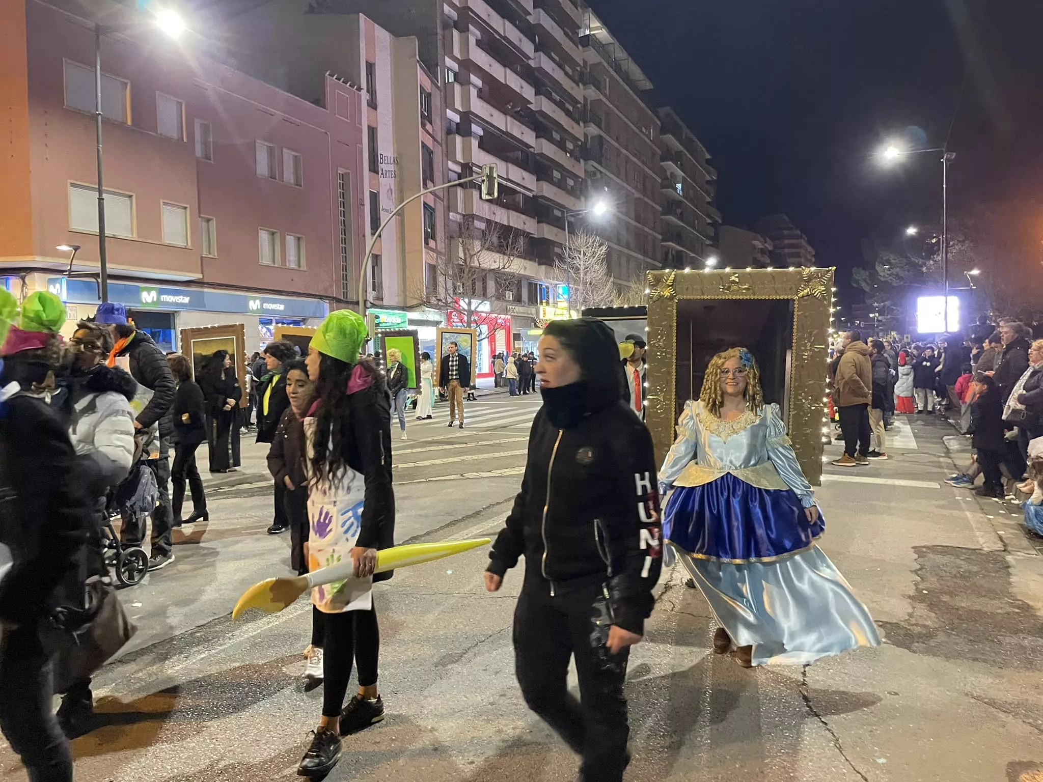 Participantes en el desfile de carnaval en Monzón.