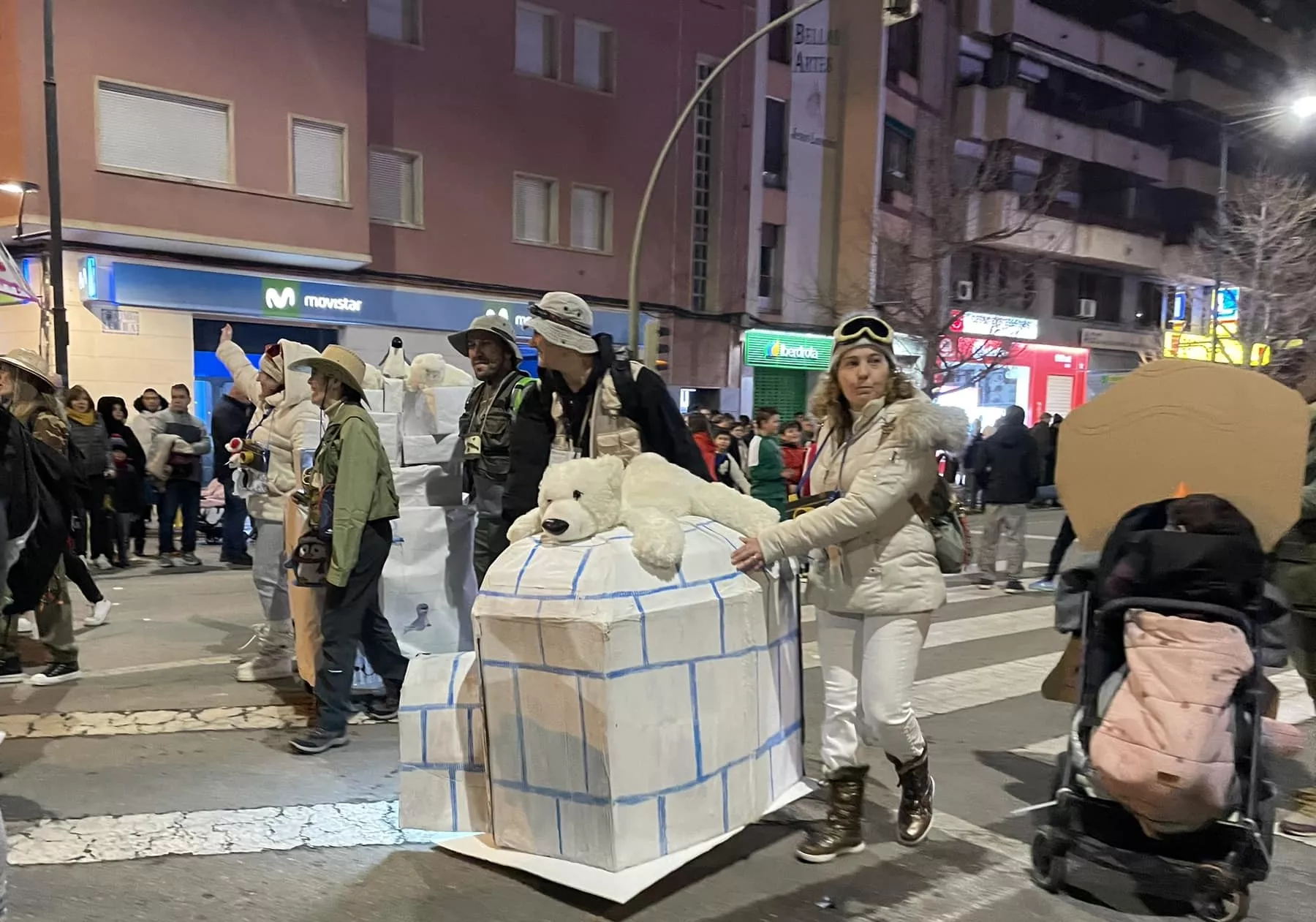Participantes en el desfile de carnaval en Monzón.