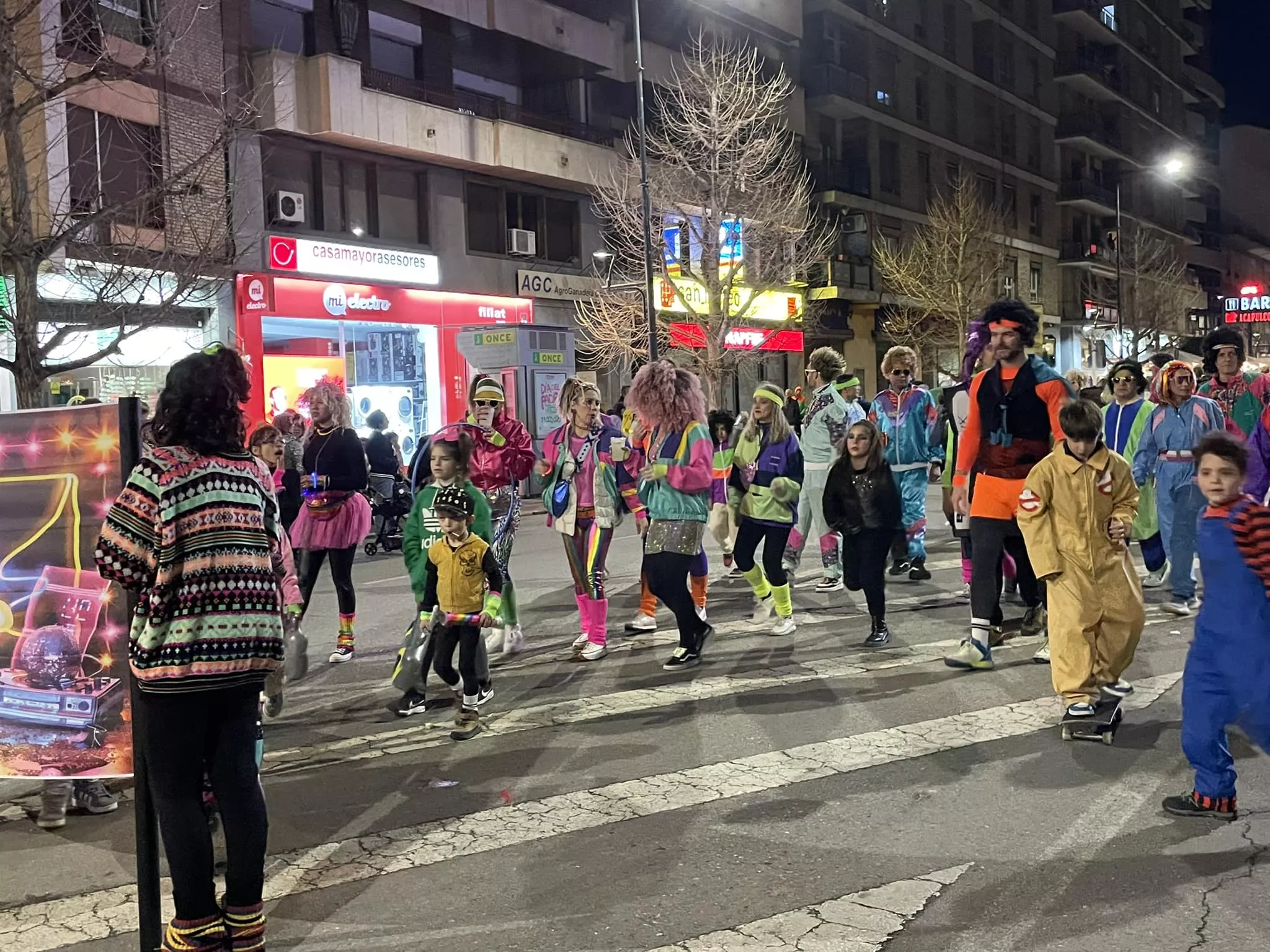 Participantes en el desfile de carnaval en Monzón.