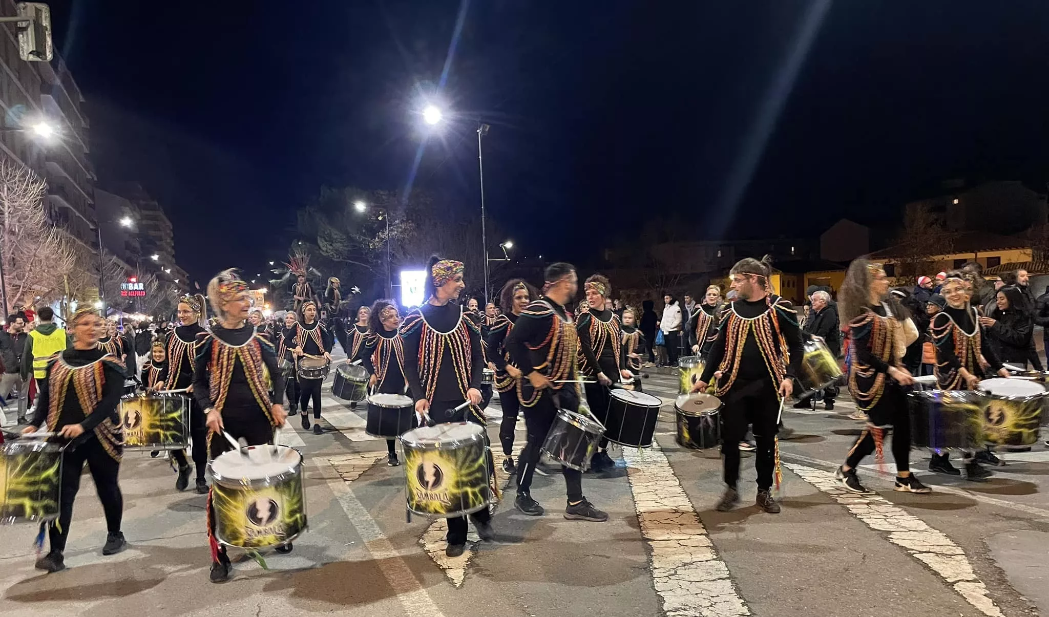 Participantes en el desfile de carnaval en Monzón.