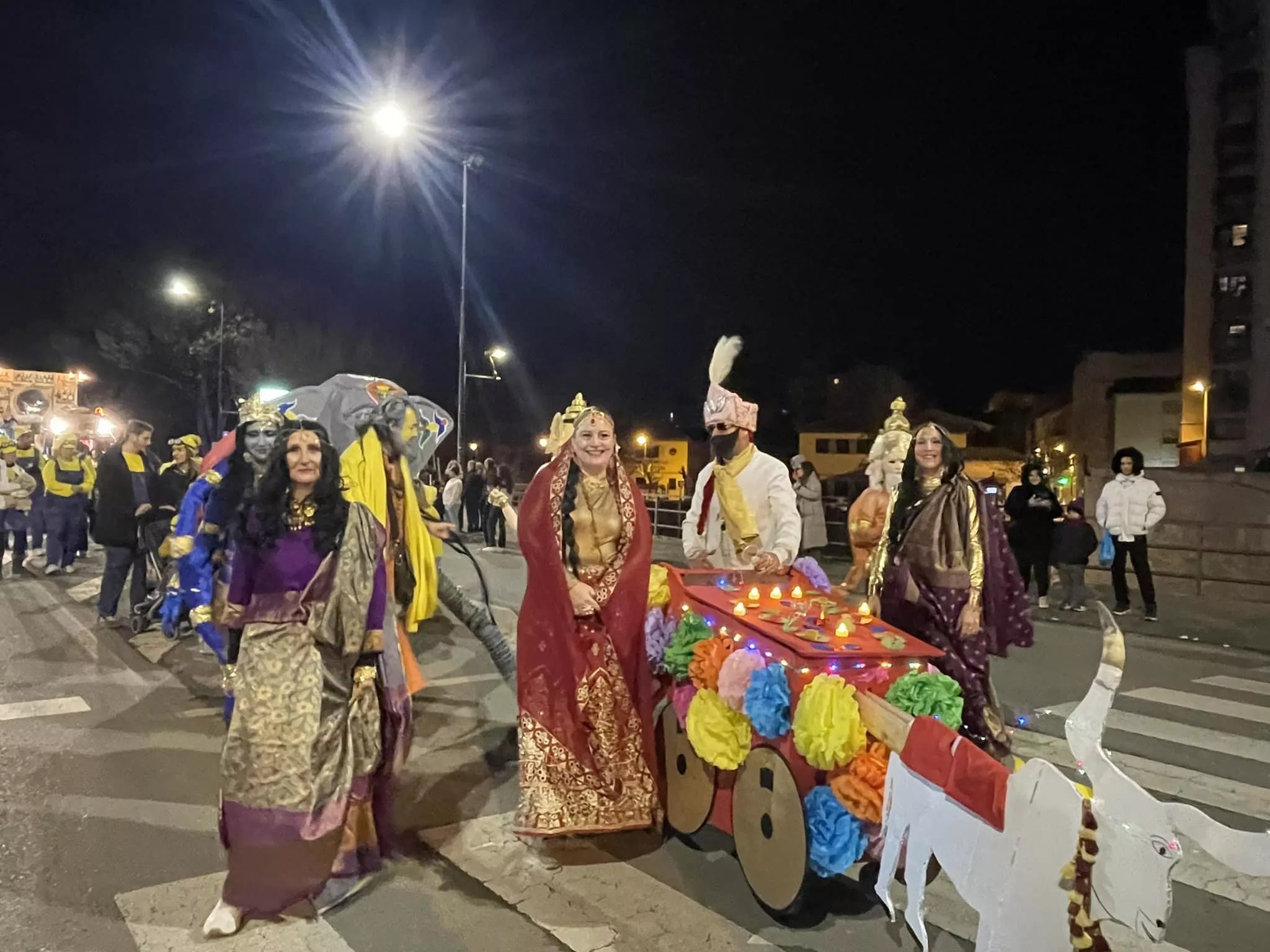 Participantes en el desfile de carnaval en Monzón.