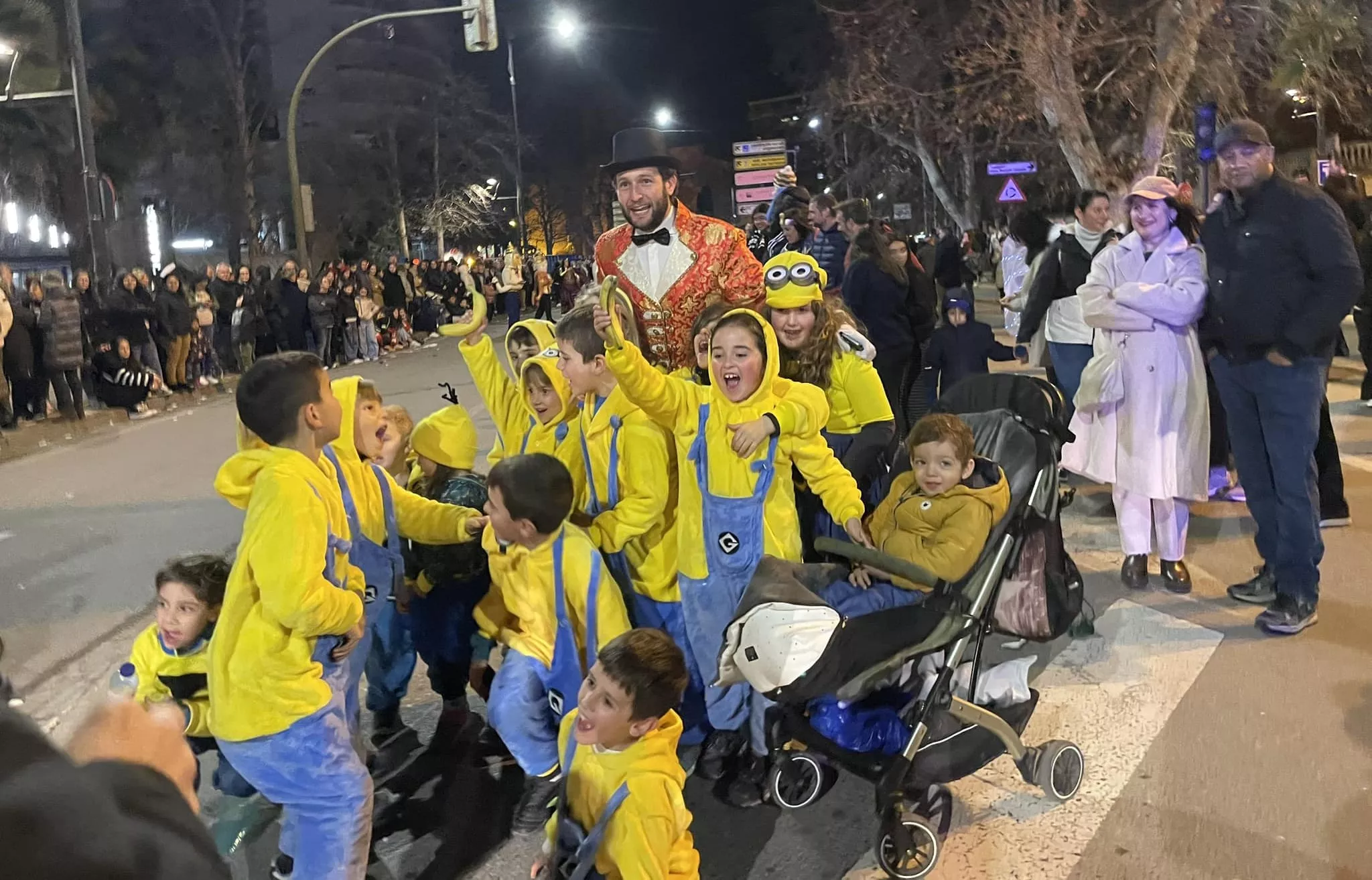 Participantes en el desfile de carnaval en Monzón.