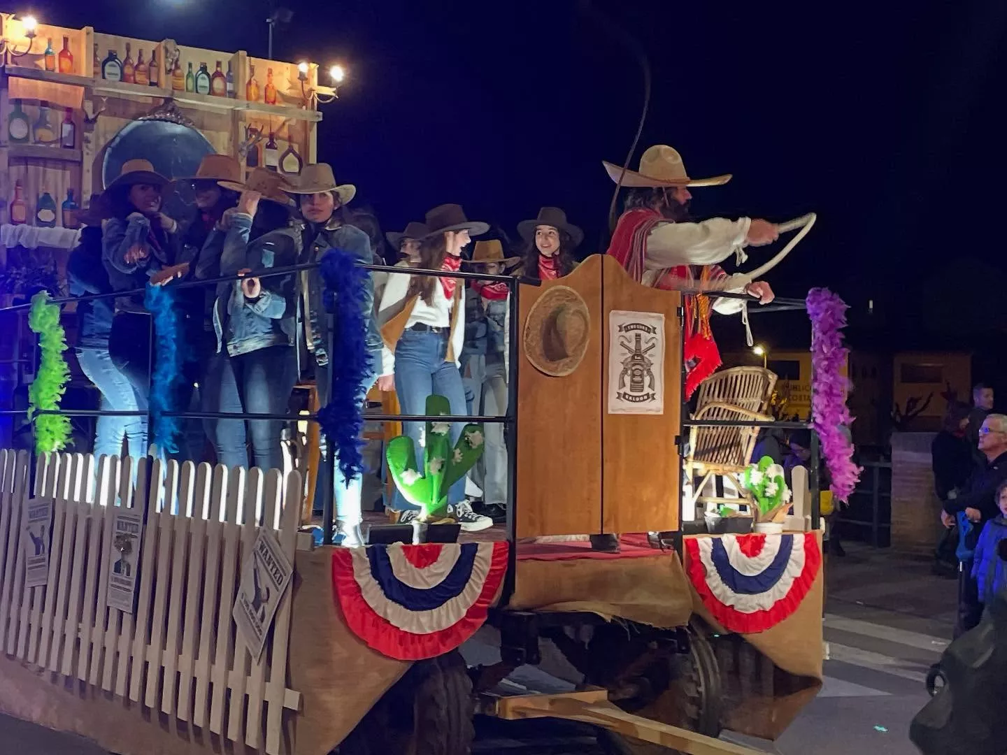 Participantes en el desfile de carnaval en Monzón.