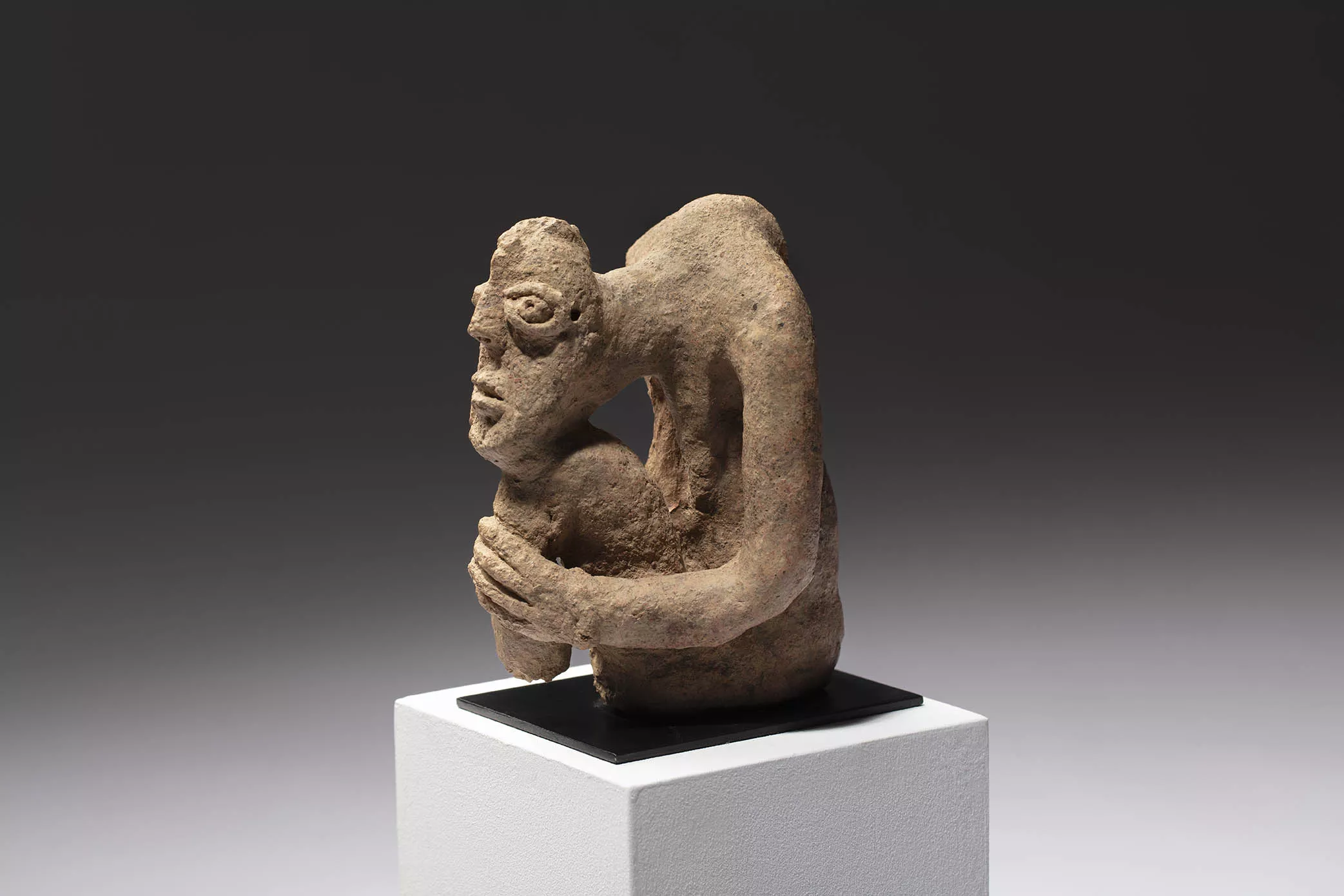 Pensador. Cultura de Djenné. Mali. Siglos XII - XVI. Terracota, 17 x 12 x 14 cm.