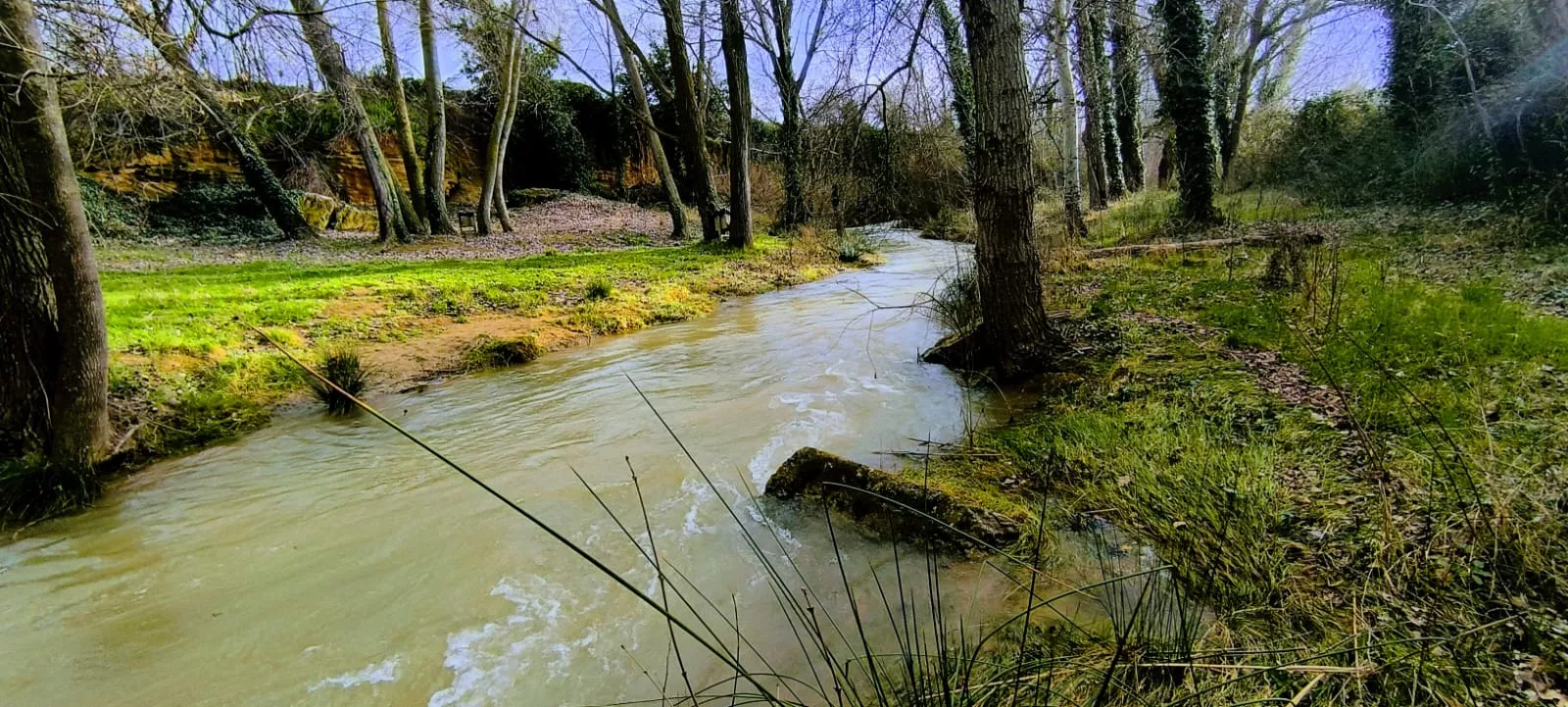 El río Isuela, a su paso por Tierz. Foto Joaquín Santafé