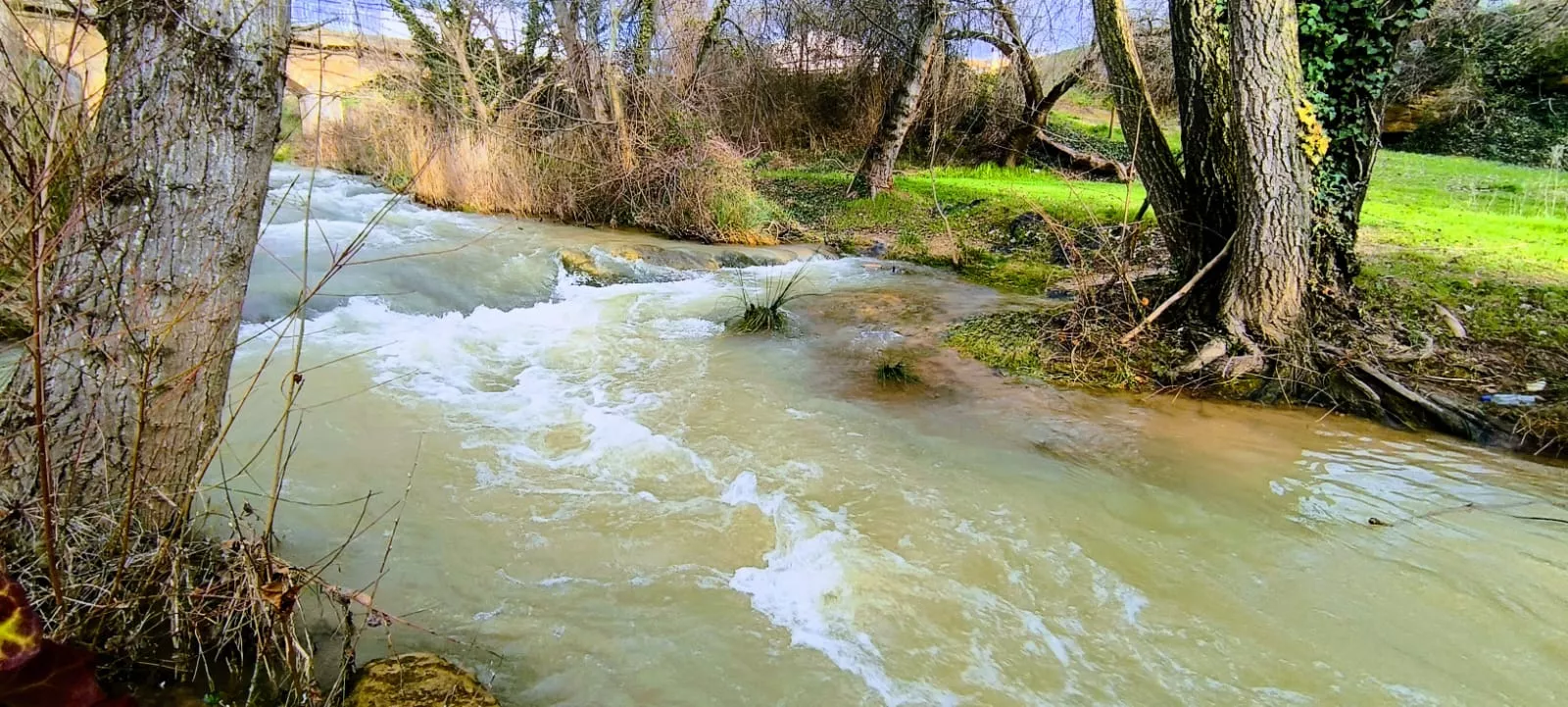 El río Isuela, a su paso por Tierz. Foto Joaquín Santafé