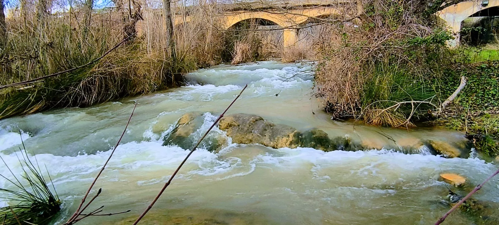 El río Isuela, a su paso por Tierz. Foto Joaquín Santafé