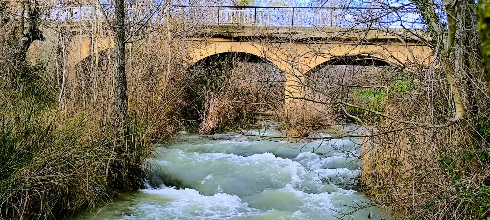 El río Isuela, a su paso por Tierz. Foto Joaquín Santafé