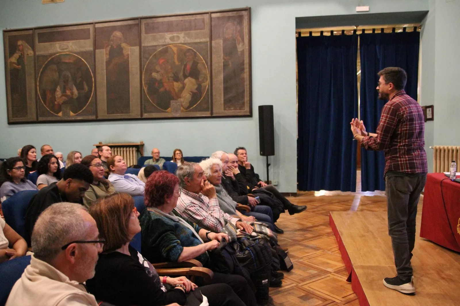 Conferencia impartida por Gabriel de la Mora en Huesca. Foto Carlos Neofato