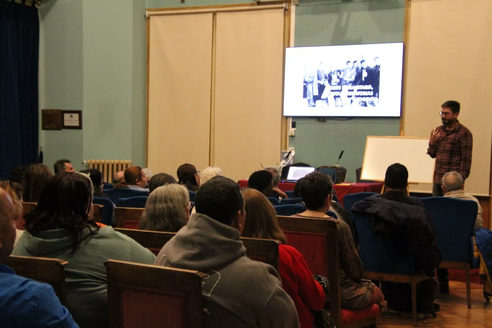 Conferencia impartida por Gabriel de la Mora en Huesca. Foto Carlos Neofato