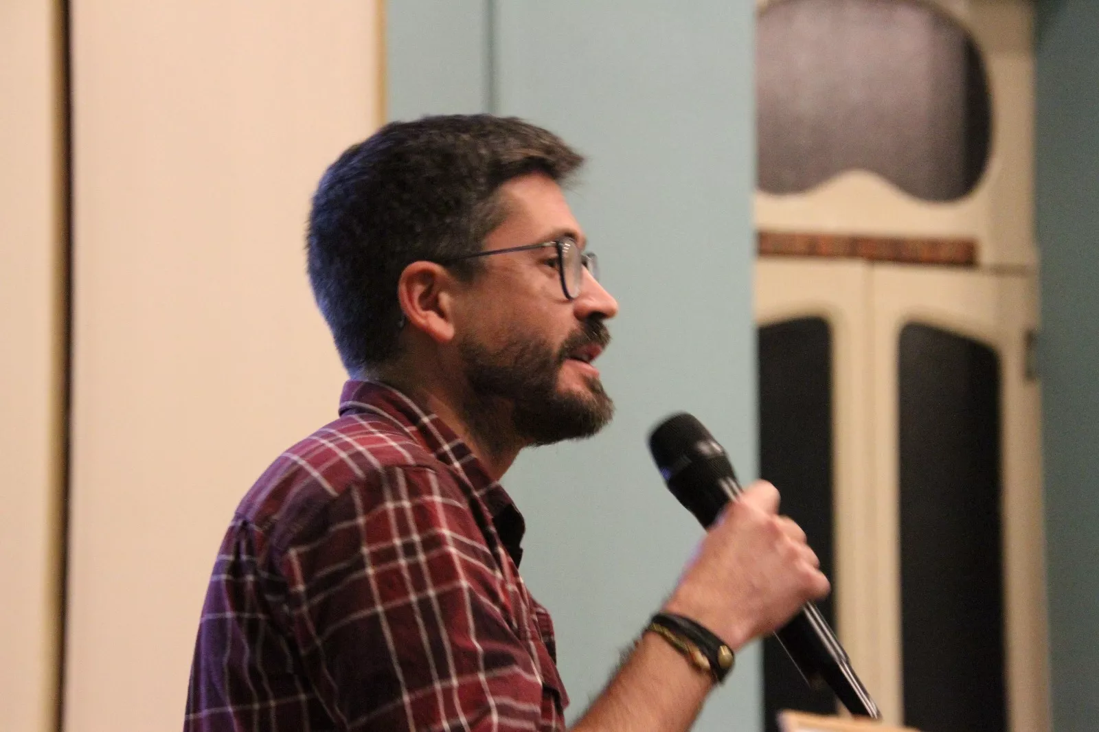 Conferencia impartida por Gabriel de la Mora en Huesca. Foto Carlos Neofato