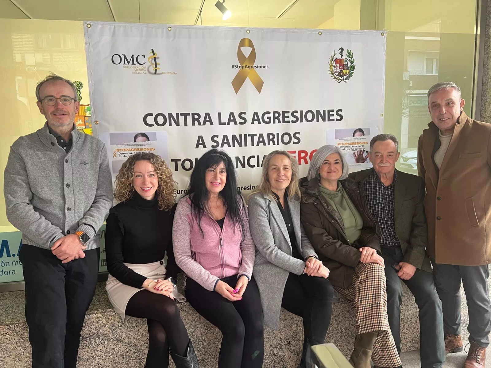 Miembros de la Junta y trabajadores del Colegio de Médicos de Huesca