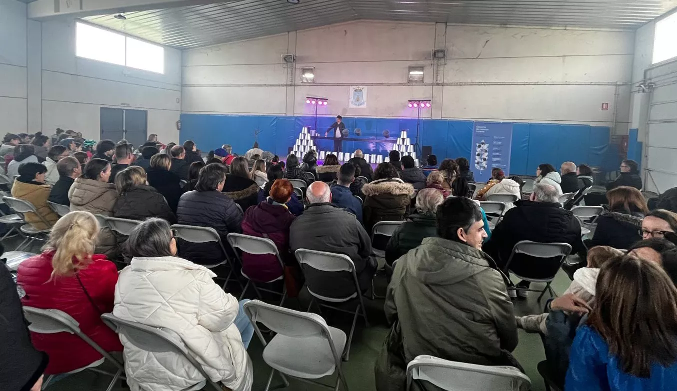 Actuación de la Cia. Infinit en Alerre. 