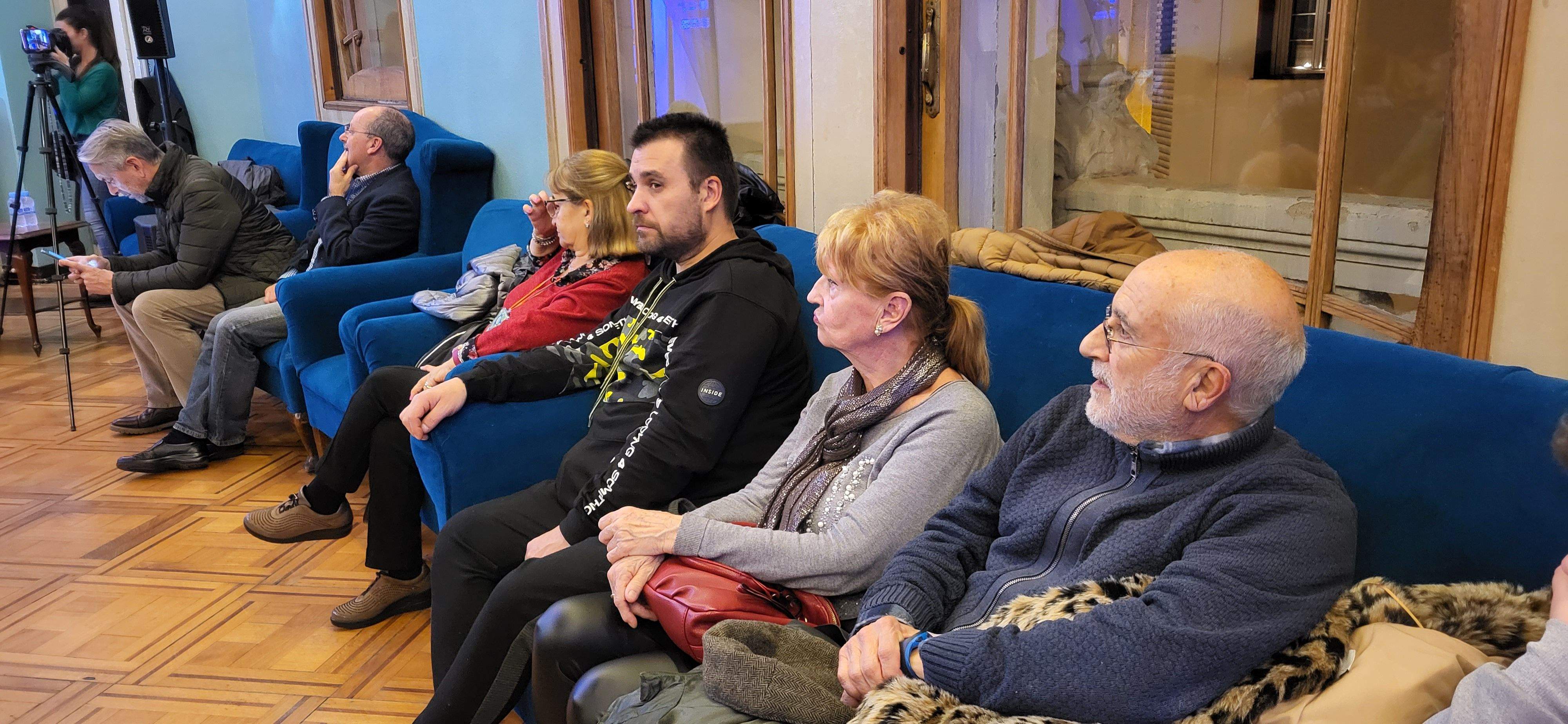 Imágenes del brindis solidario del comercio de Huesca. Foto Myriam Martínez 