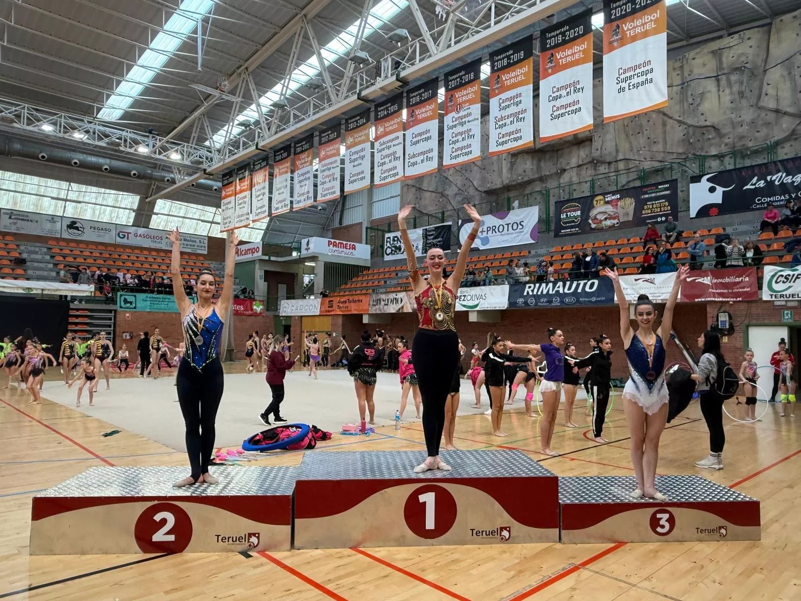 Claudia, Casas. Club 90