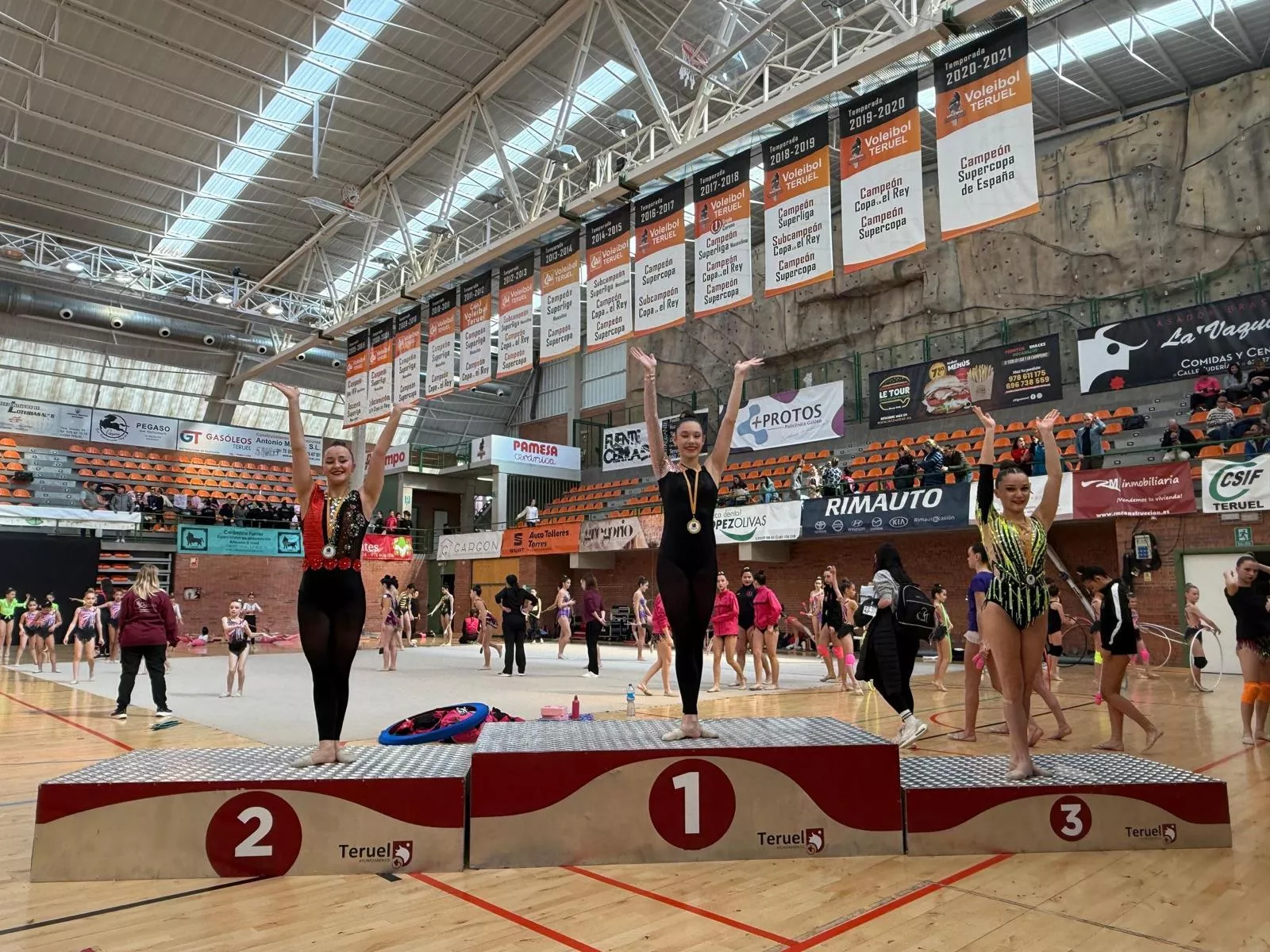 Julia Santi y Manuela Pérez. Club 90