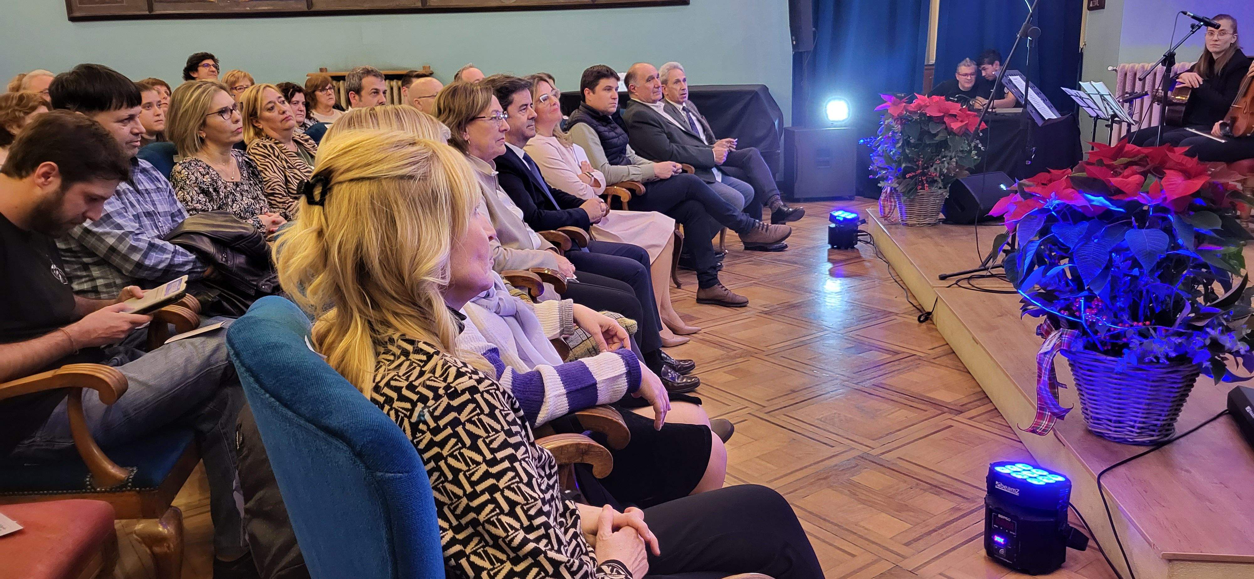 Imágenes del brindis solidario del comercio de Huesca. Foto Myriam Martínez 
