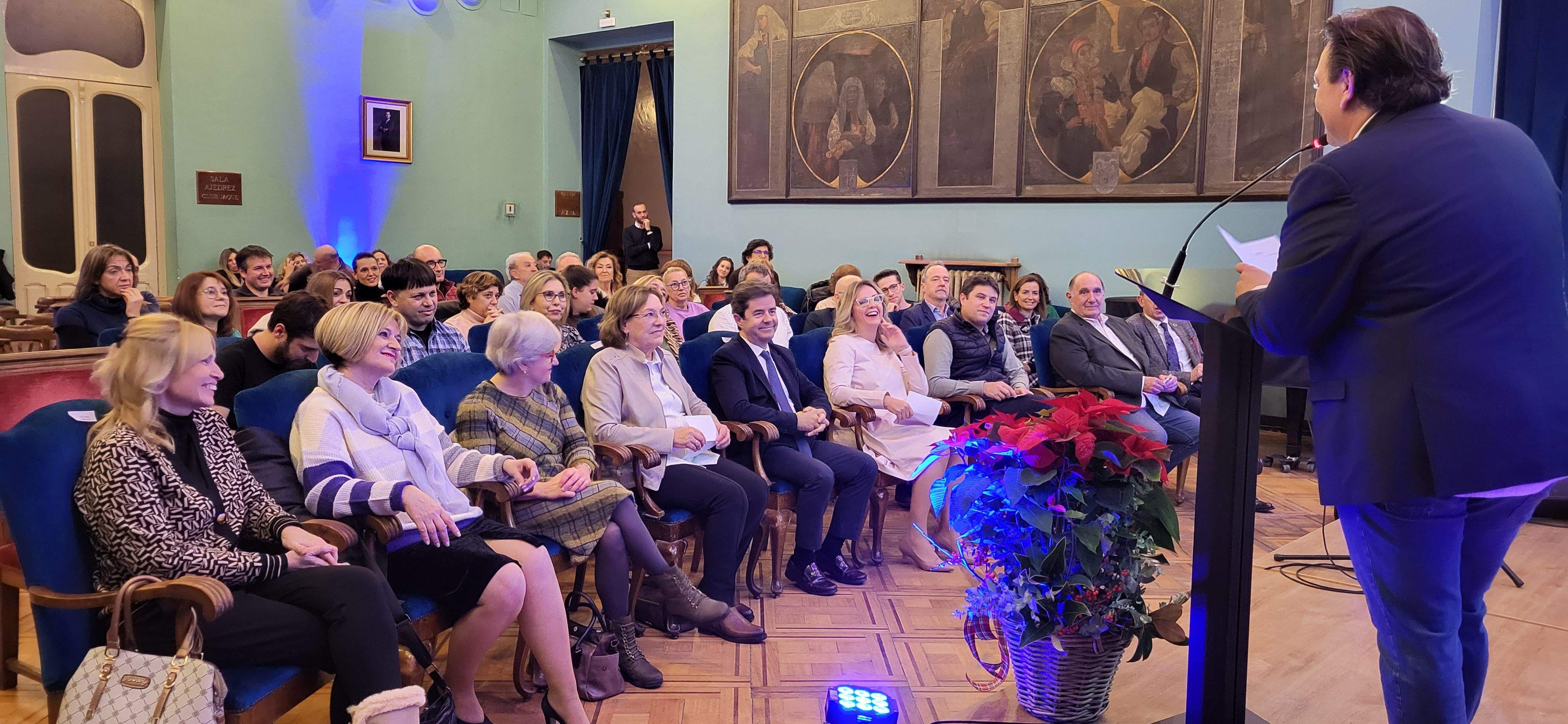 Imágenes del brindis solidario del comercio de Huesca. Foto Myriam Martínez 