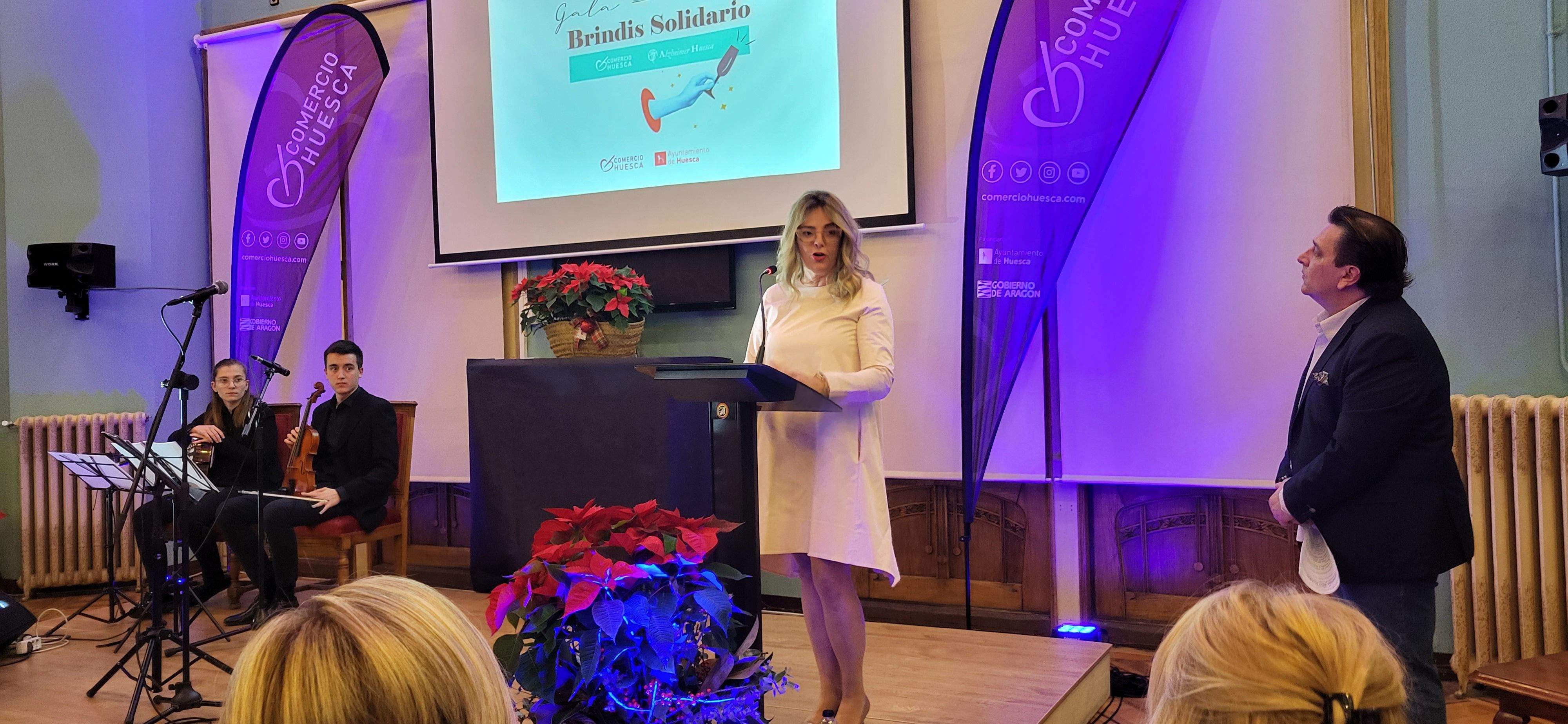 Imágenes del brindis solidario del comercio de Huesca. Foto Myriam Martínez 