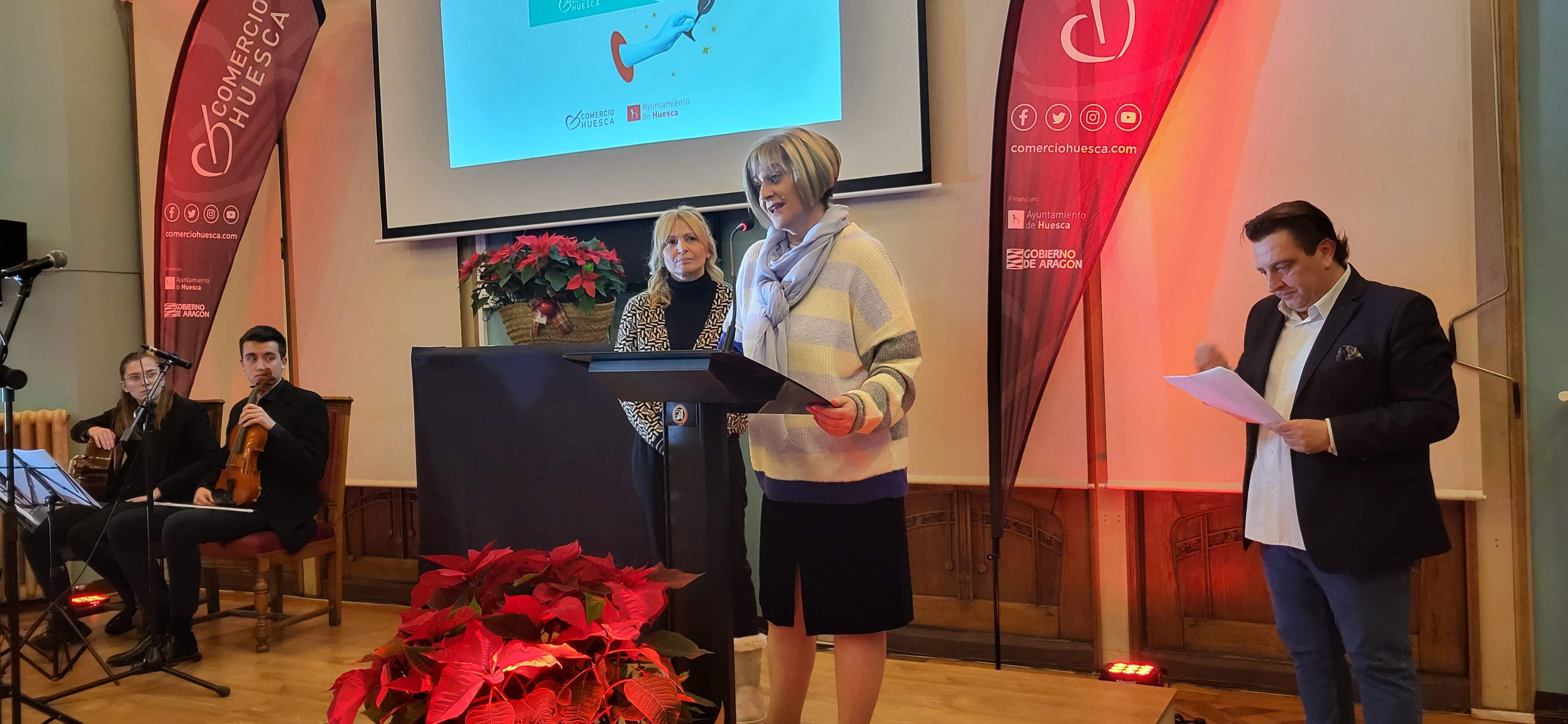 Imágenes del brindos solidario del comercio de Huesca. Foto Myriam Martínez 