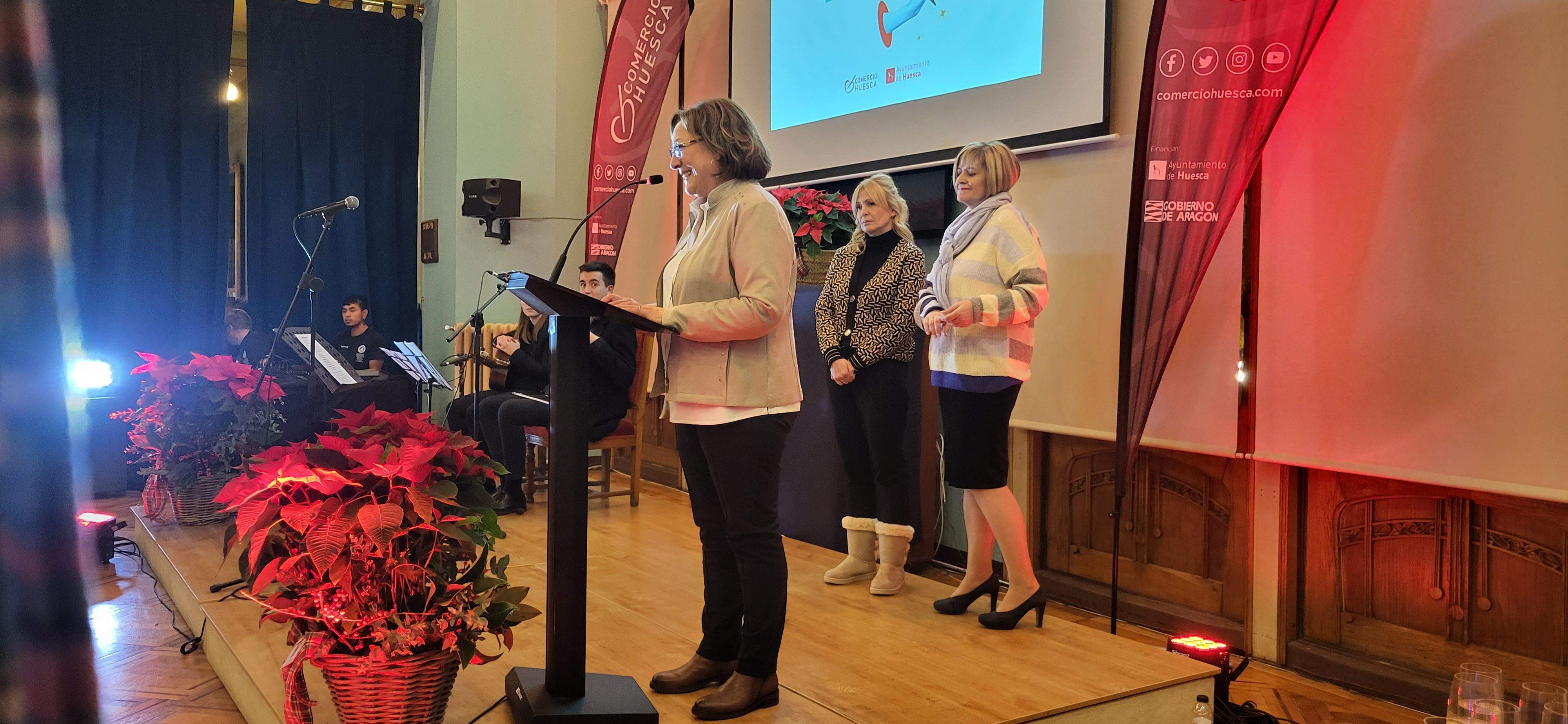 Imágenes del brindis solidario del comercio de Huesca. Foto Myriam Martínez 