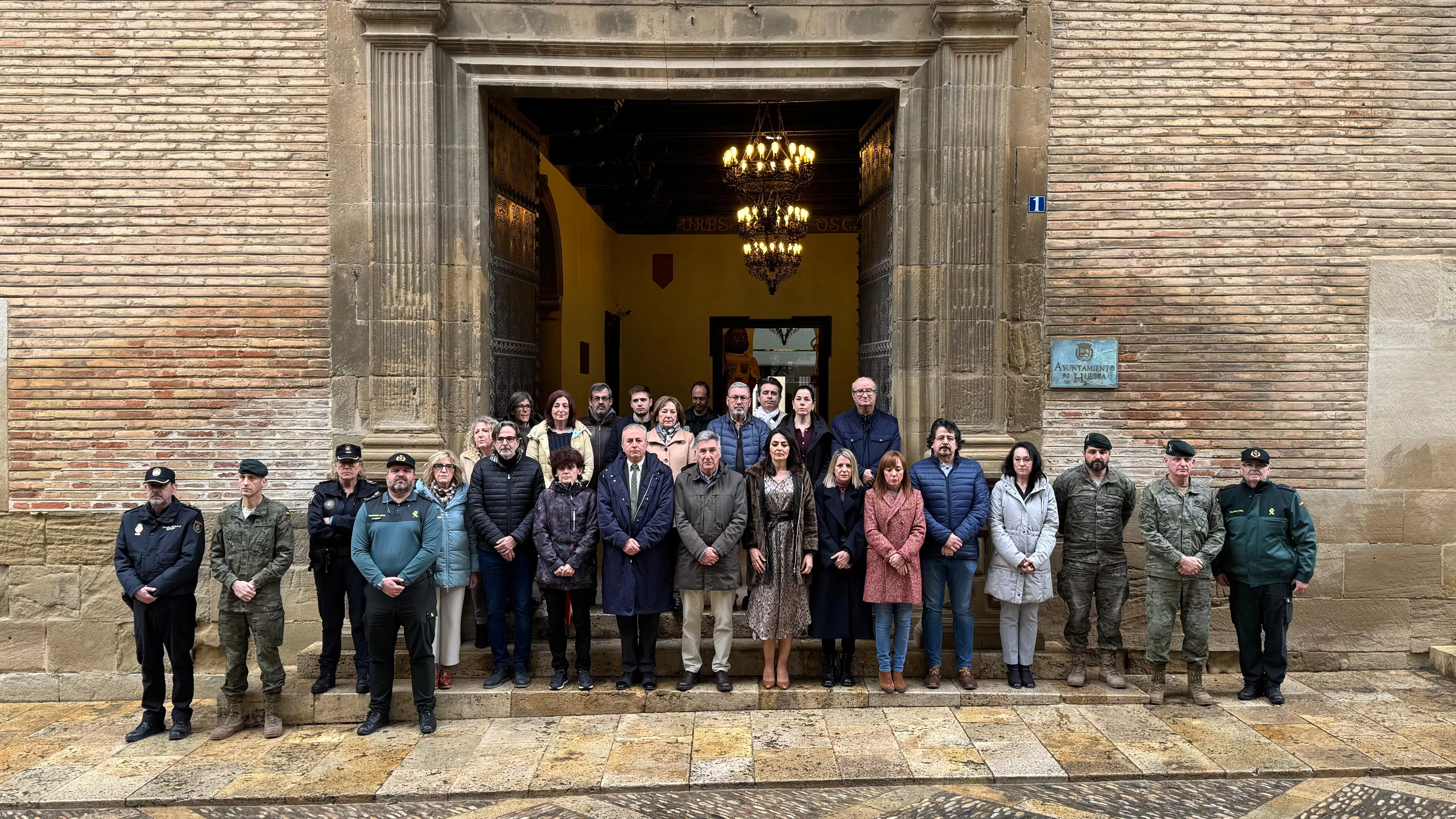 Participantes en el minuto de silencio del Día Europeo de las Víctimas del Terrorismo