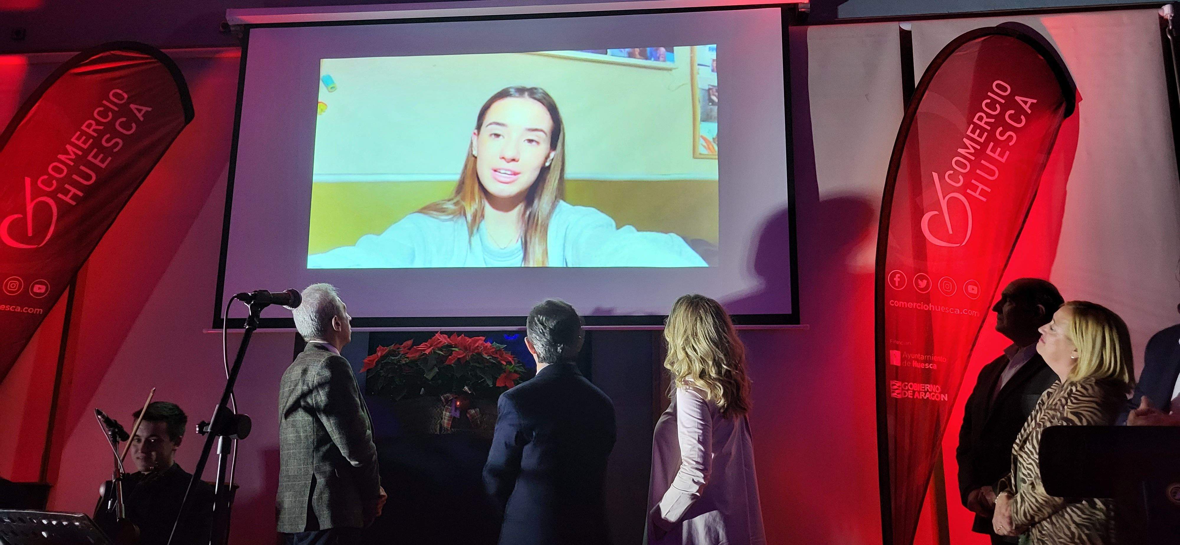 Imágenes del brindis solidario del comercio de Huesca. Foto Myriam Martínez 