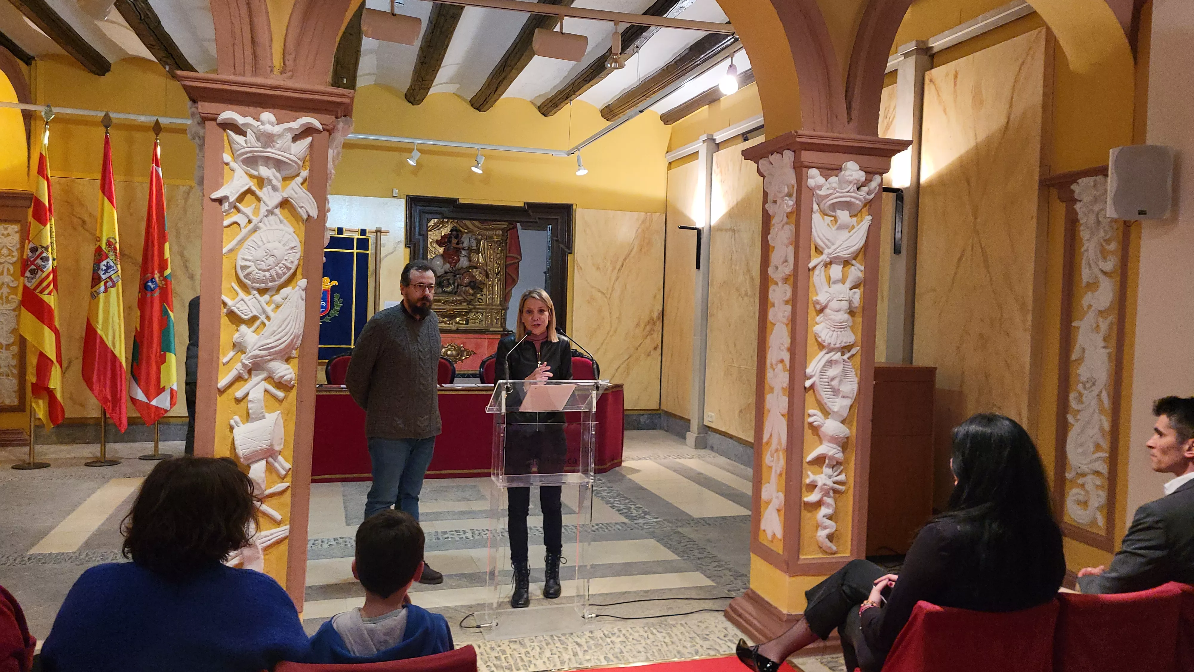 Acto de entrega de los premios del concurso de disfraces y comparsas de Carnaval 2025 de Huesca. Foto Mercedes Manterola