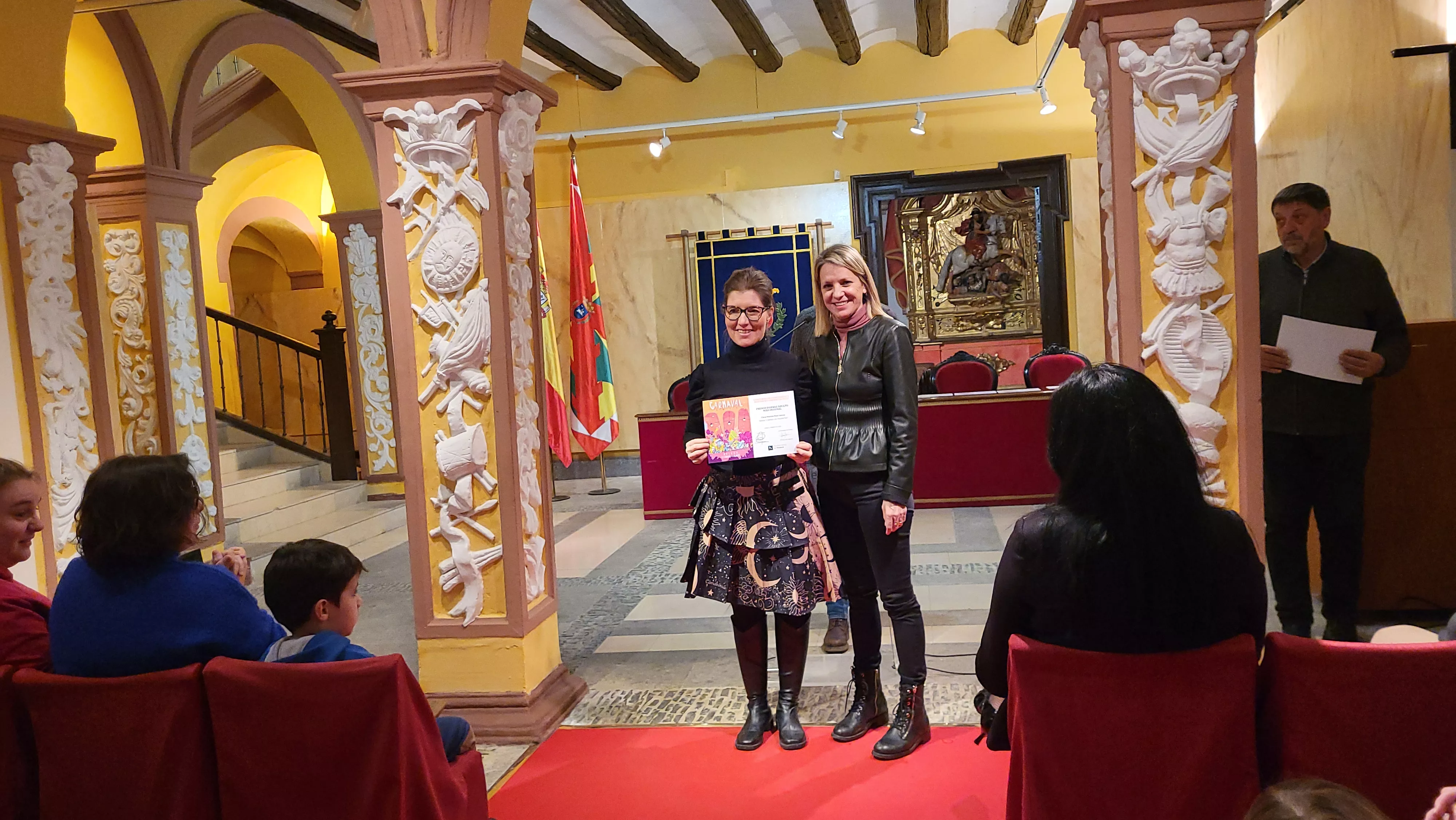 Acto de entrega de los premios del concurso de disfraces y comparsas de Carnaval 2025 de Huesca. Foto Mercedes Manterola