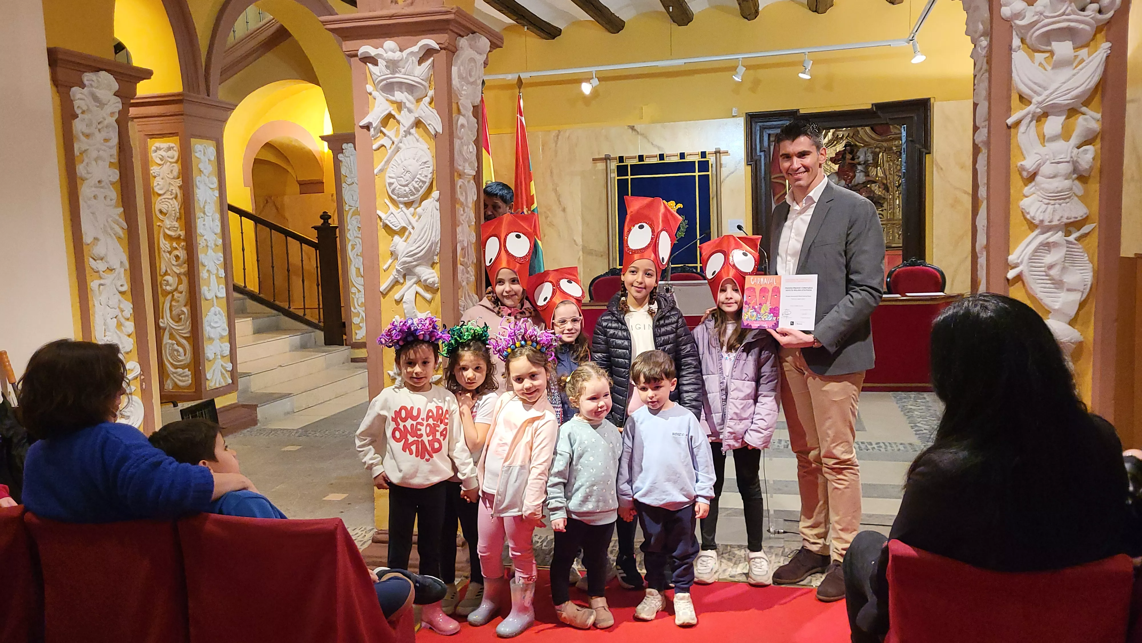 Acto de entrega de los premios del concurso de disfraces y comparsas de Carnaval 2025 de Huesca. Foto Mercedes Manterola