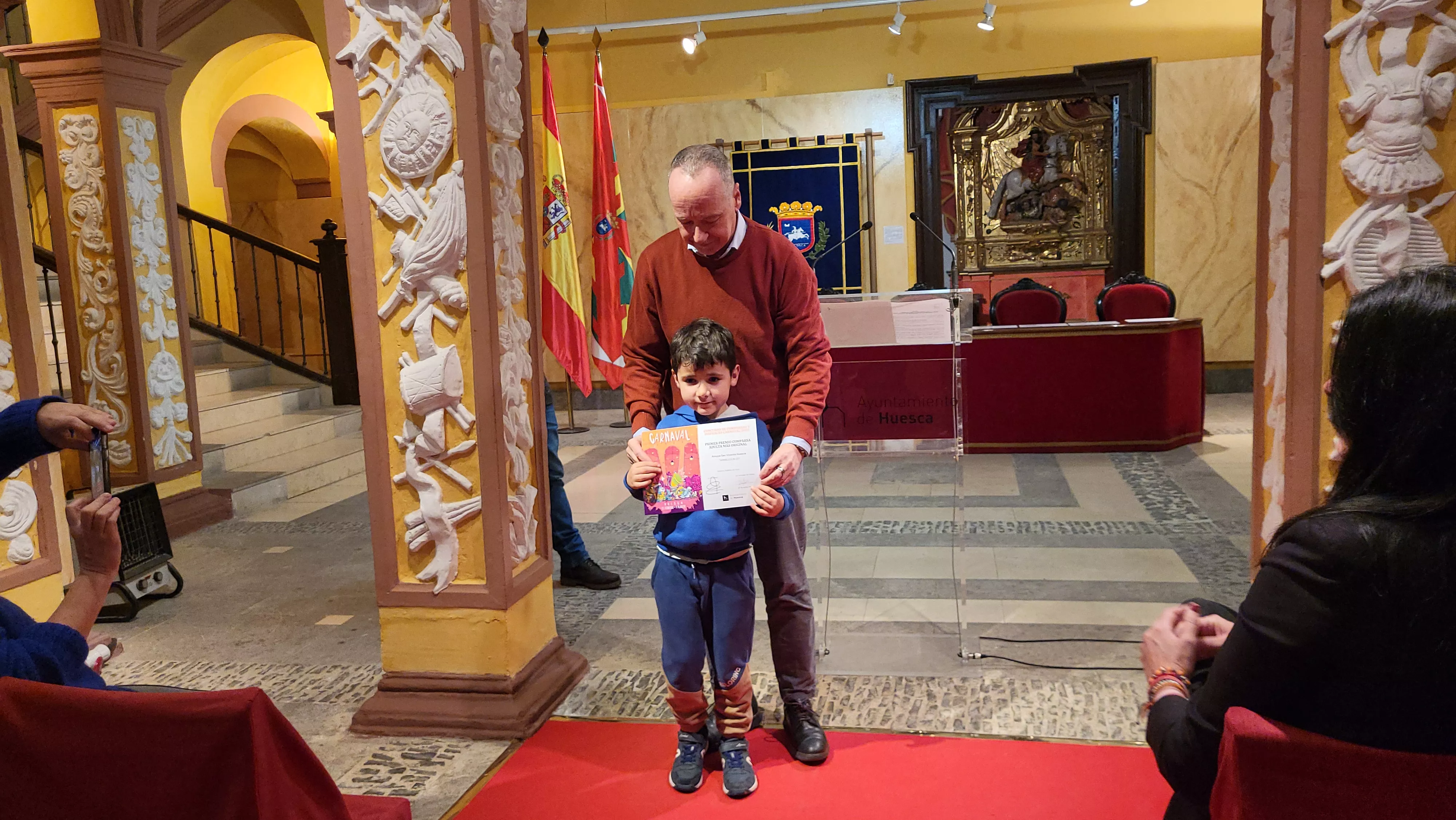 Acto de entrega de los premios del concurso de disfraces y comparsas de Carnaval 2025 de Huesca. Foto Mercedes Manterola