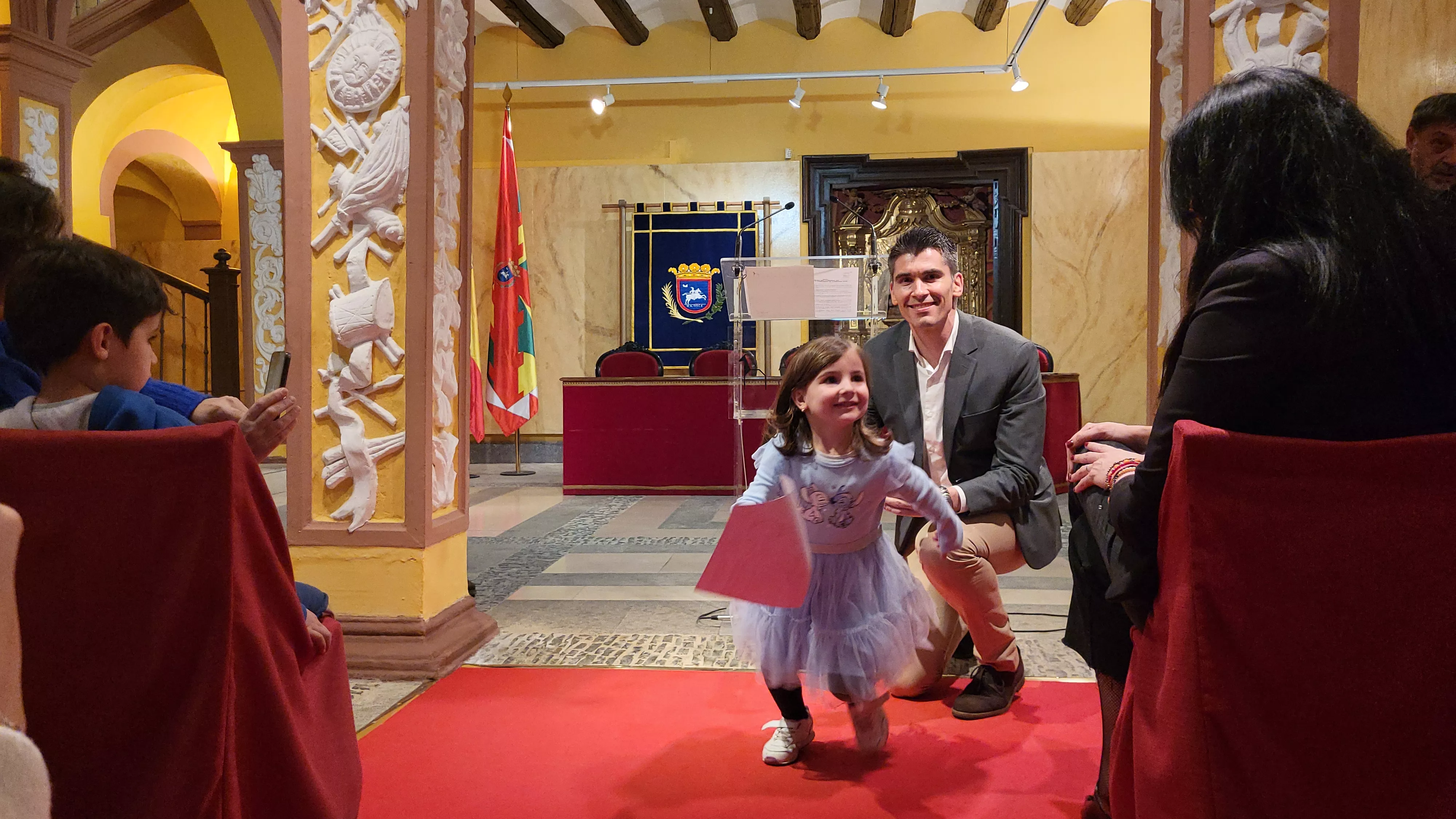 Acto de entrega de los premios del concurso de disfraces y comparsas de Carnaval 2025 de Huesca. Foto Mercedes Manterola